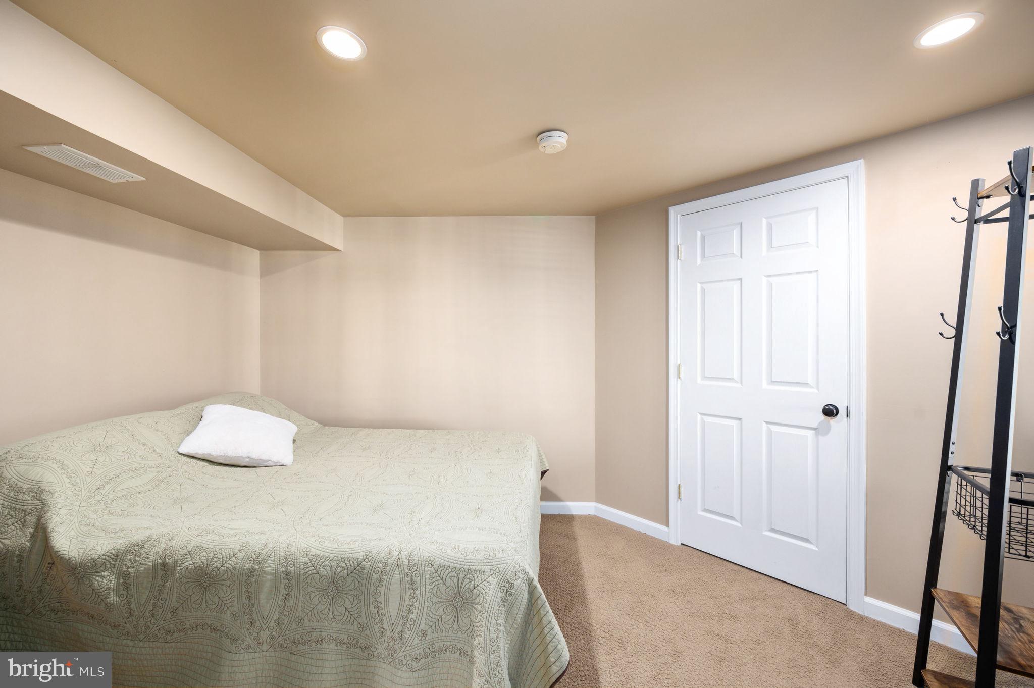 HAMPTON OAKS - Residential