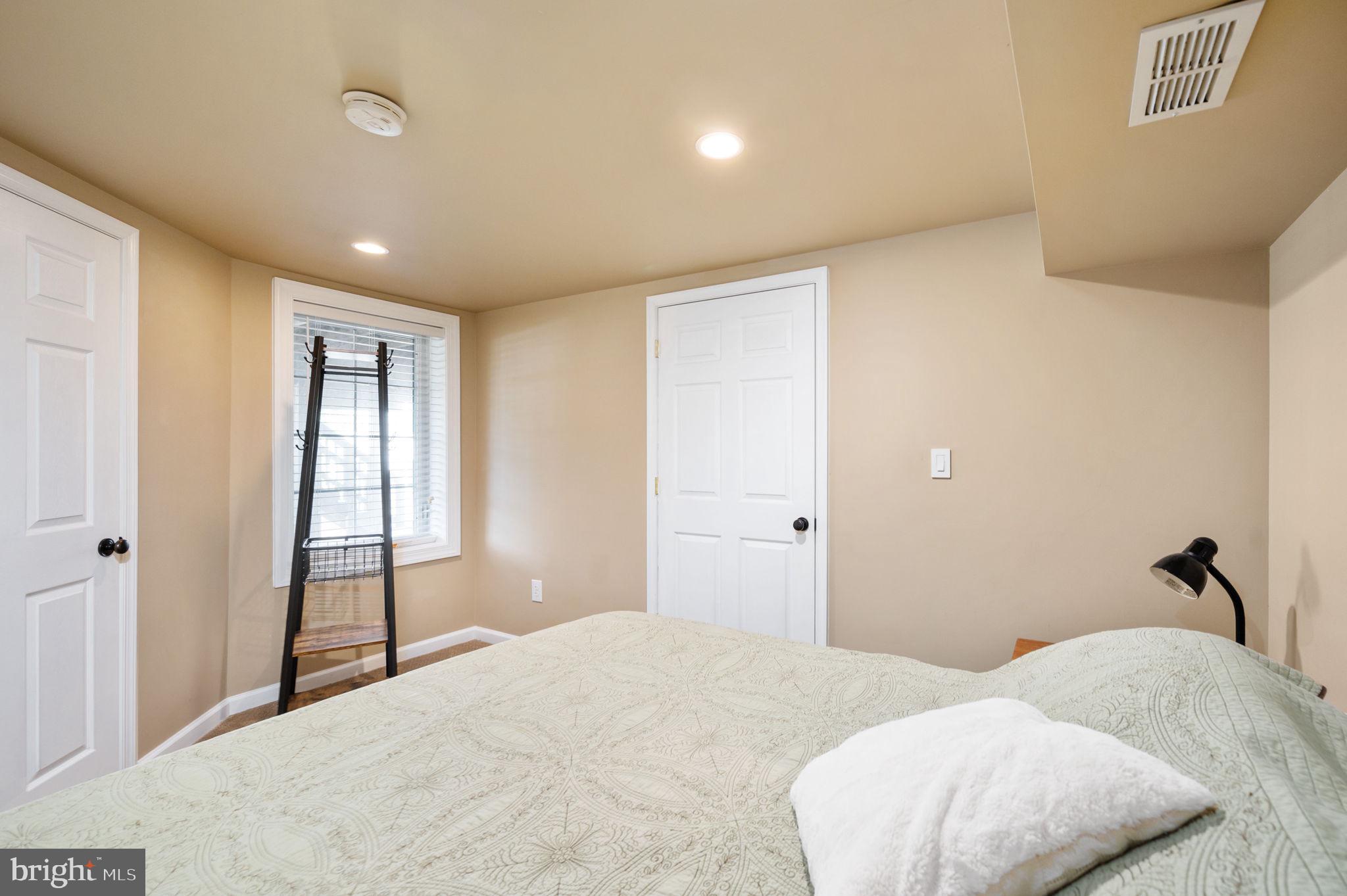 HAMPTON OAKS - Residential