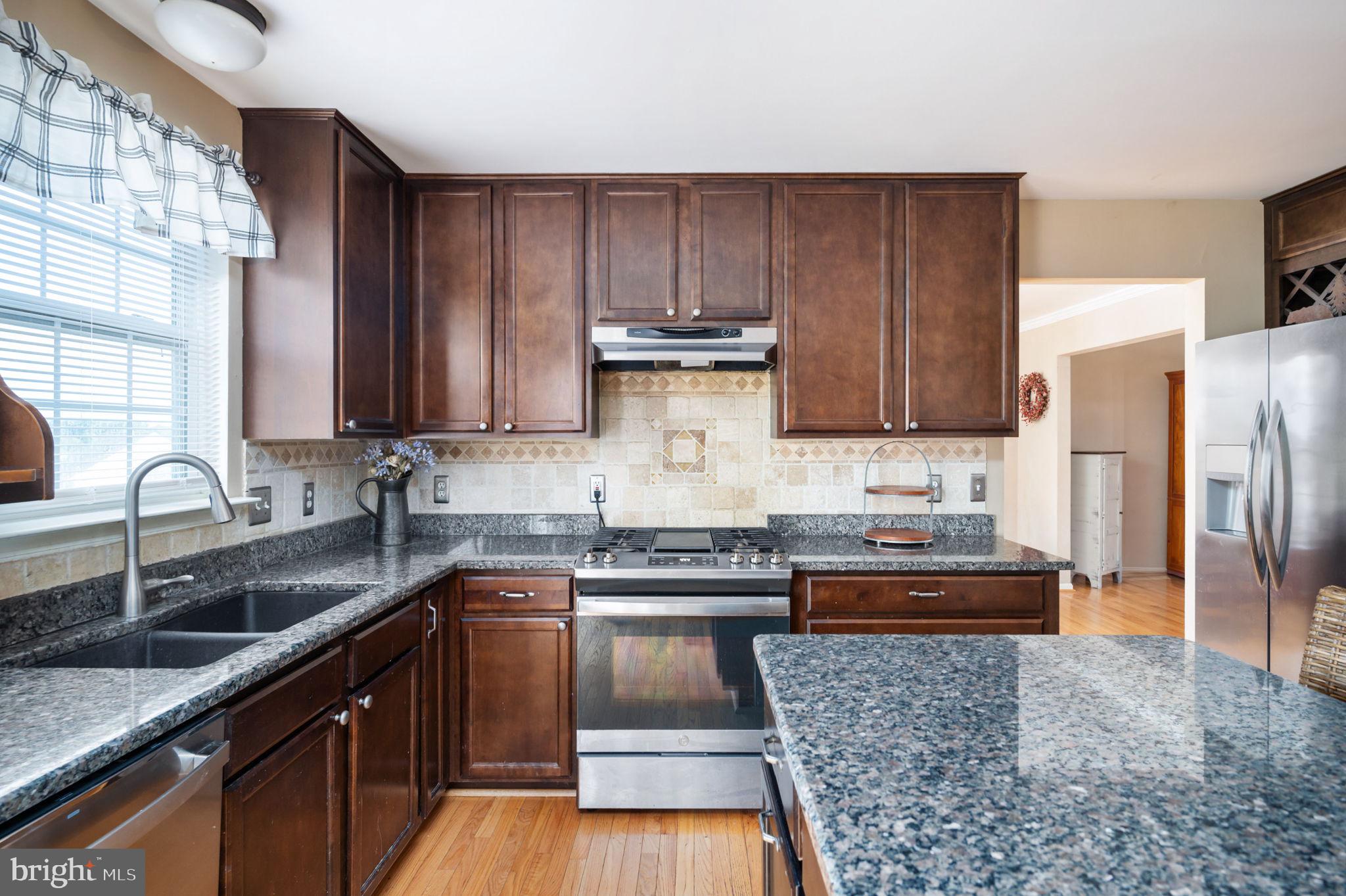 HAMPTON OAKS - Residential