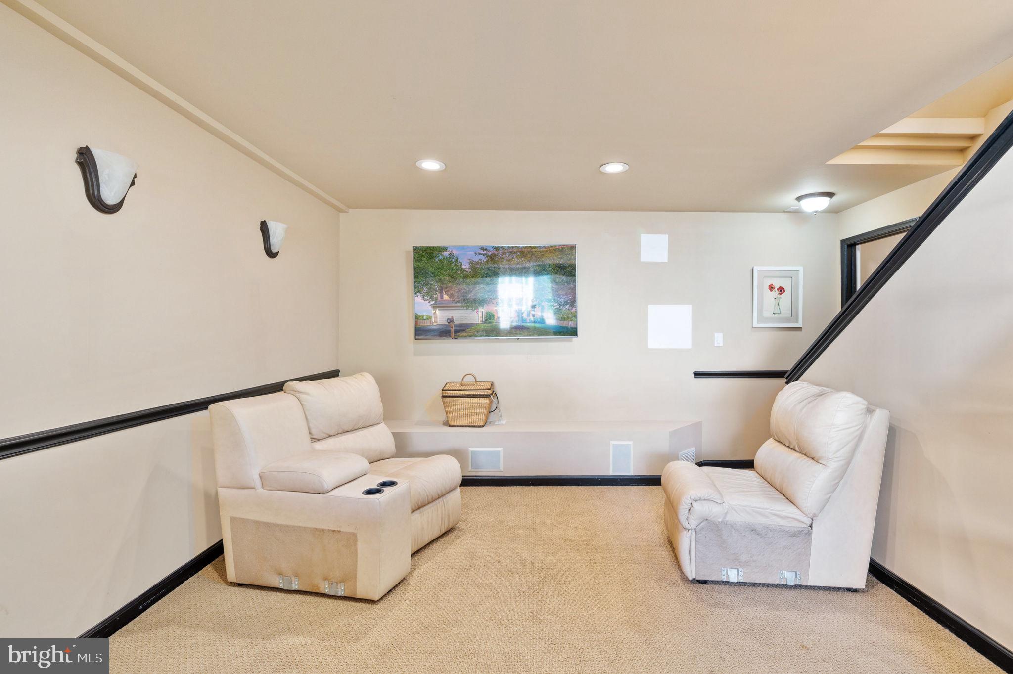 HAMPTON OAKS - Residential