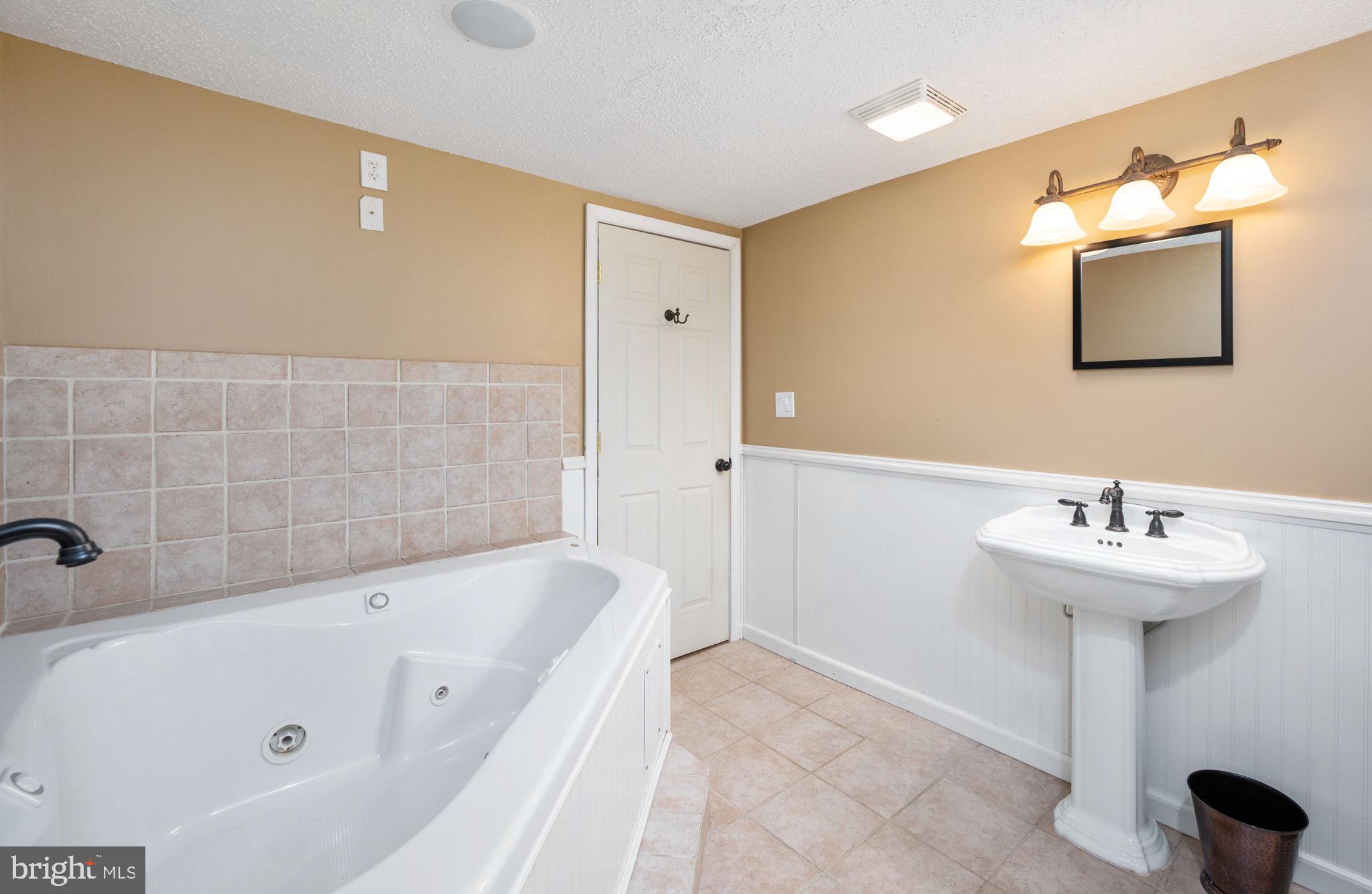 HAMPTON OAKS - Residential