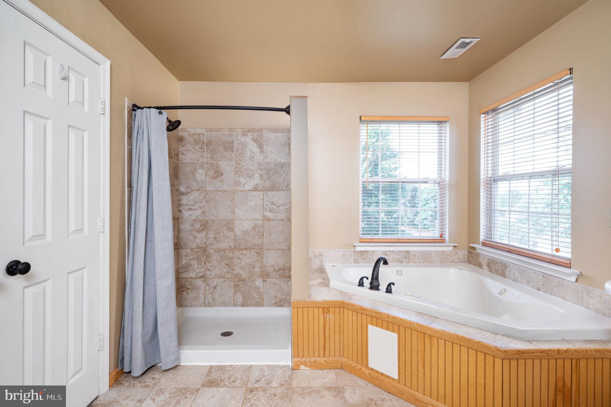 HAMPTON OAKS - Residential