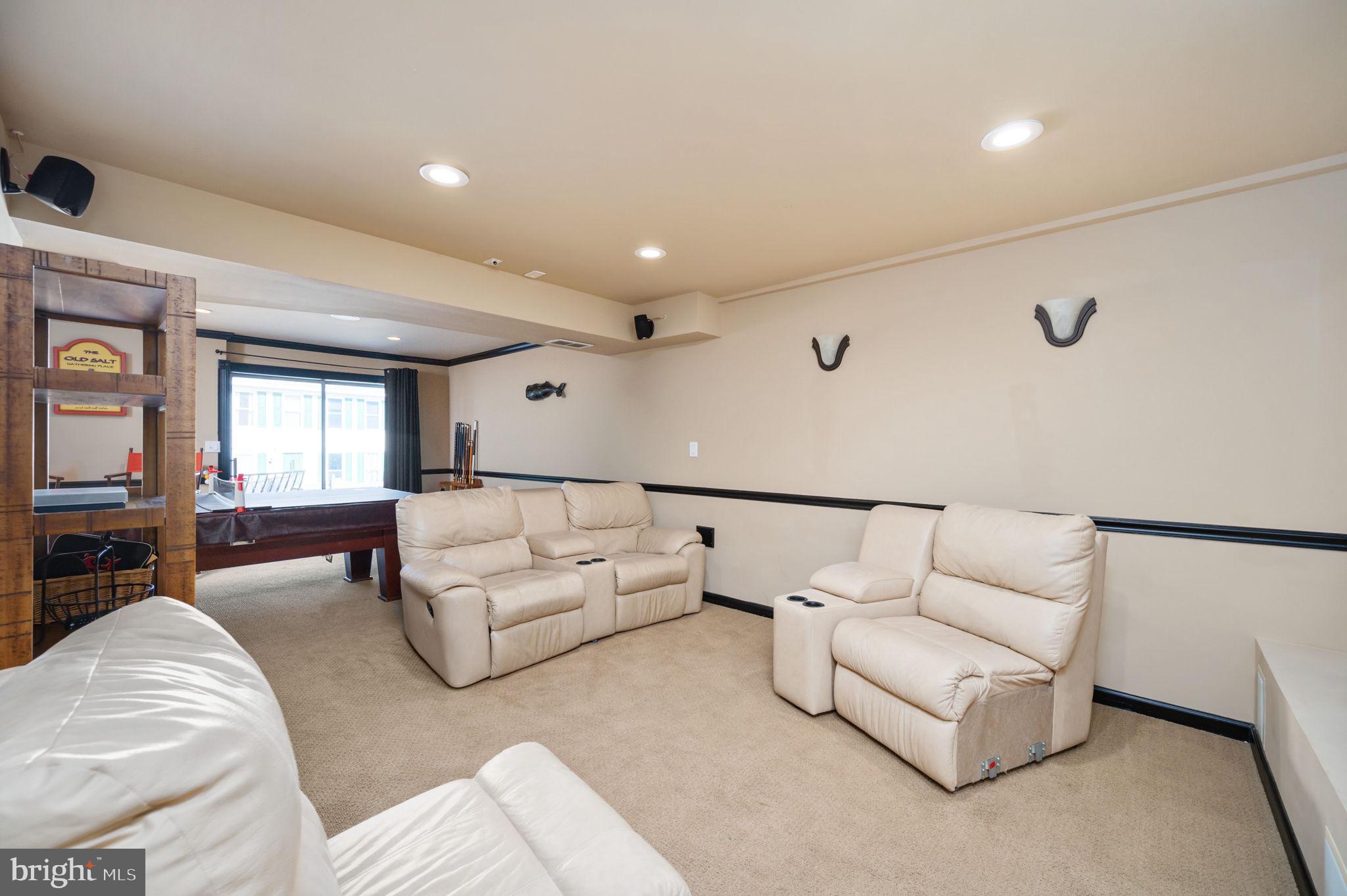 HAMPTON OAKS - Residential