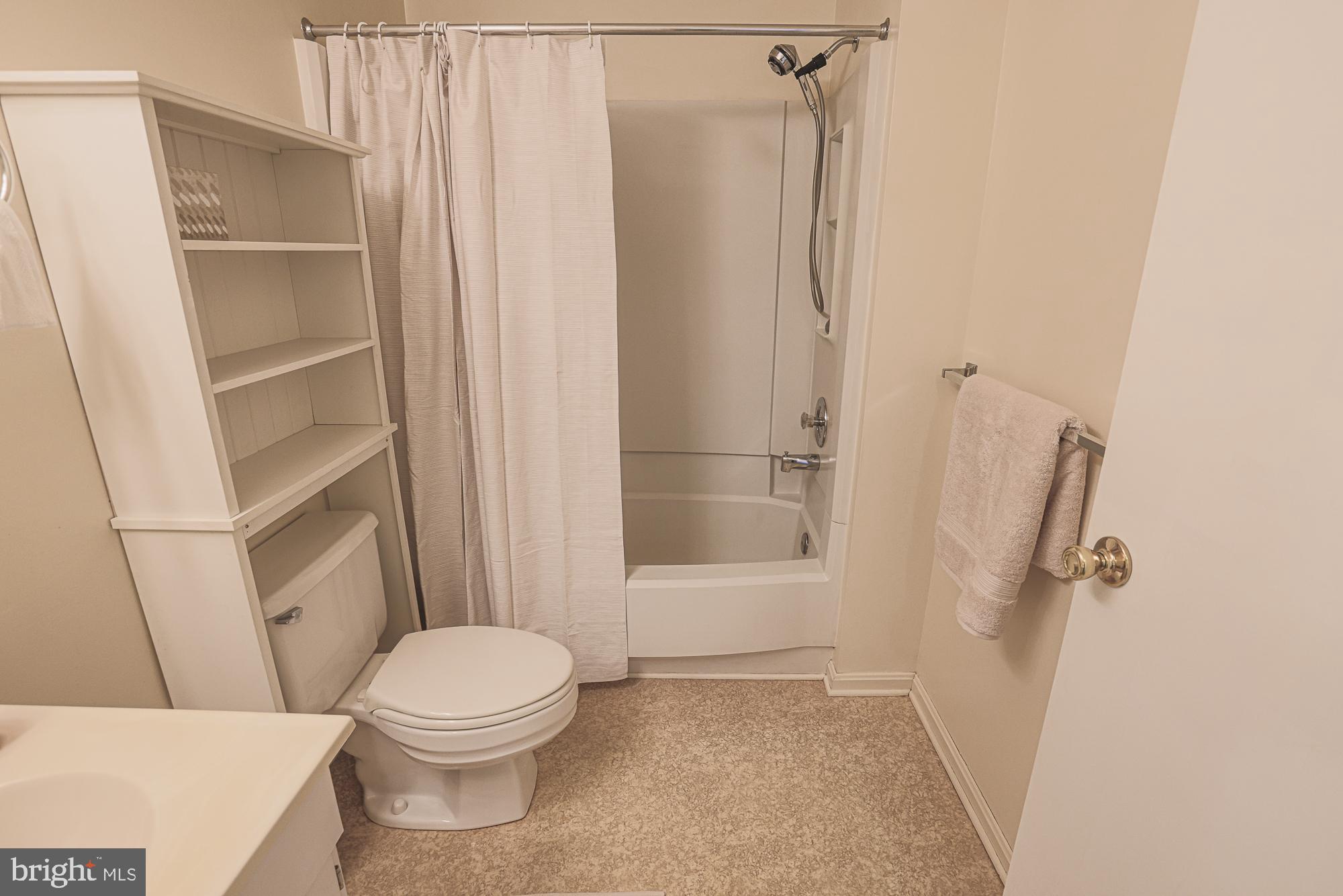 OAKS OF HARFORD - Residential