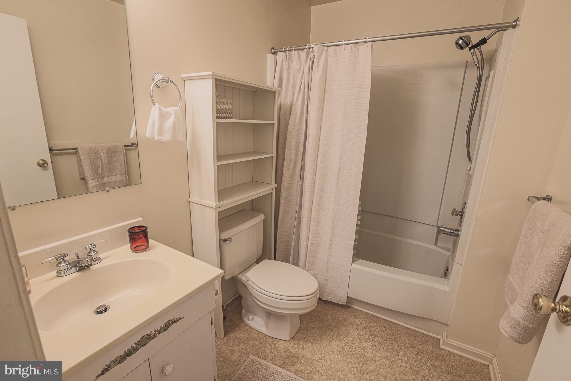 OAKS OF HARFORD - Residential