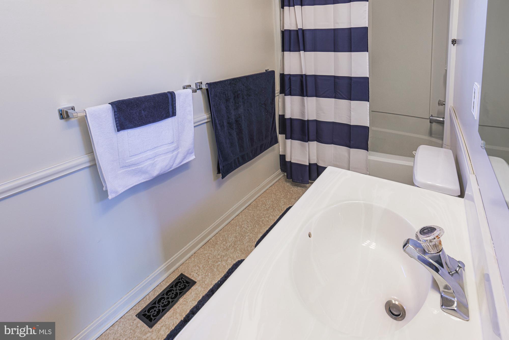 OAKS OF HARFORD - Residential