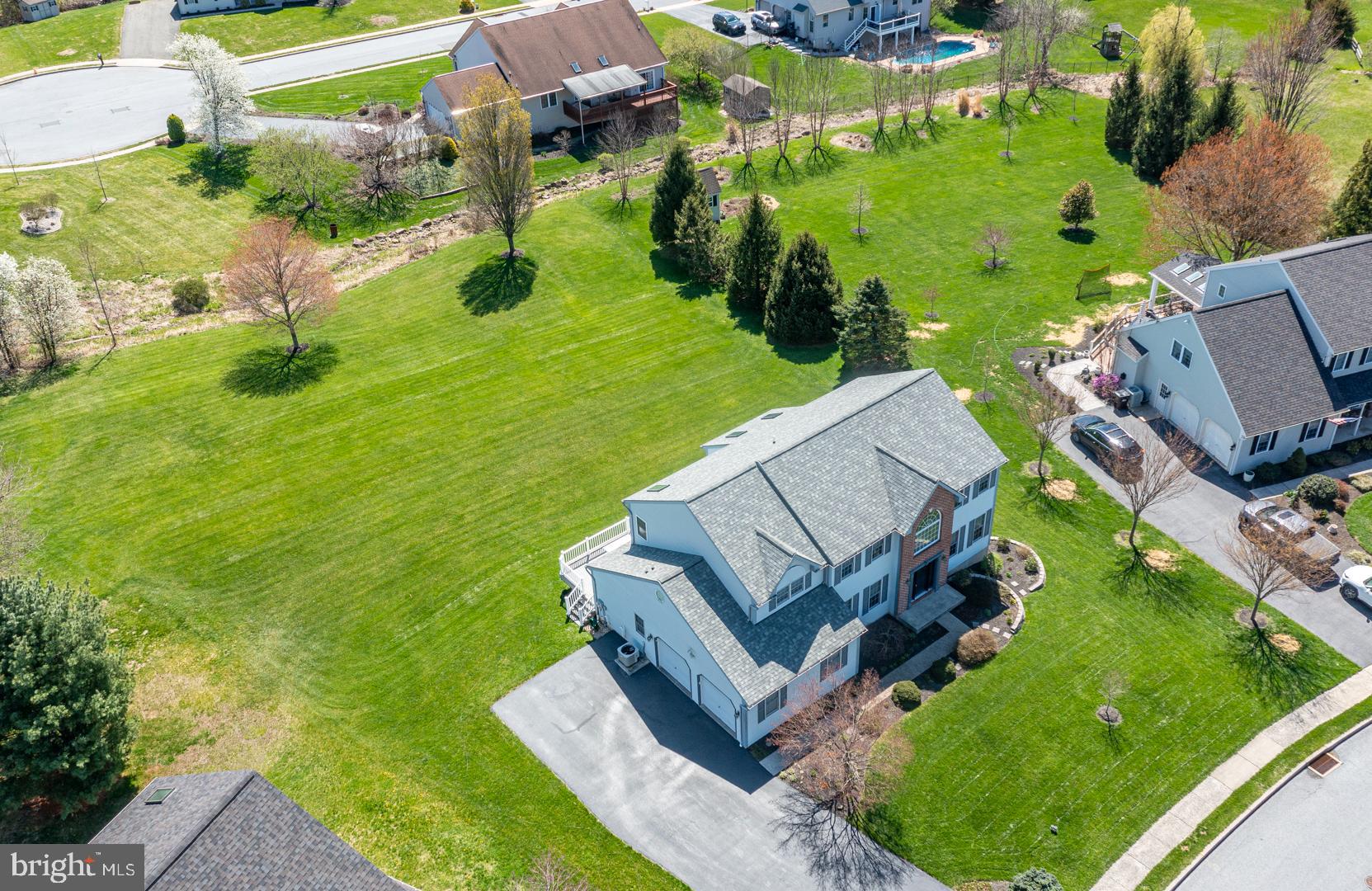 WOODS EDGE - Residential