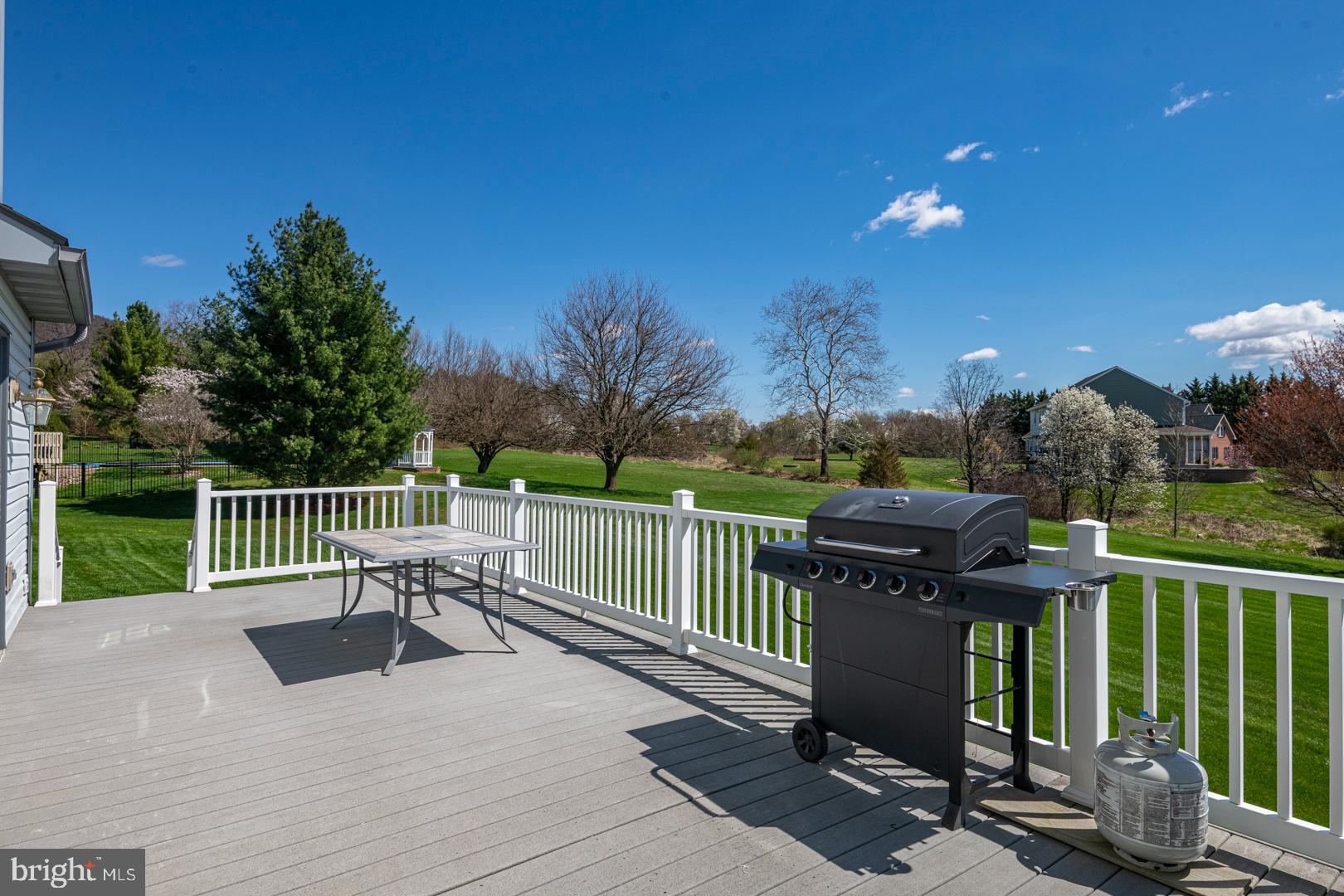 WOODS EDGE - Residential