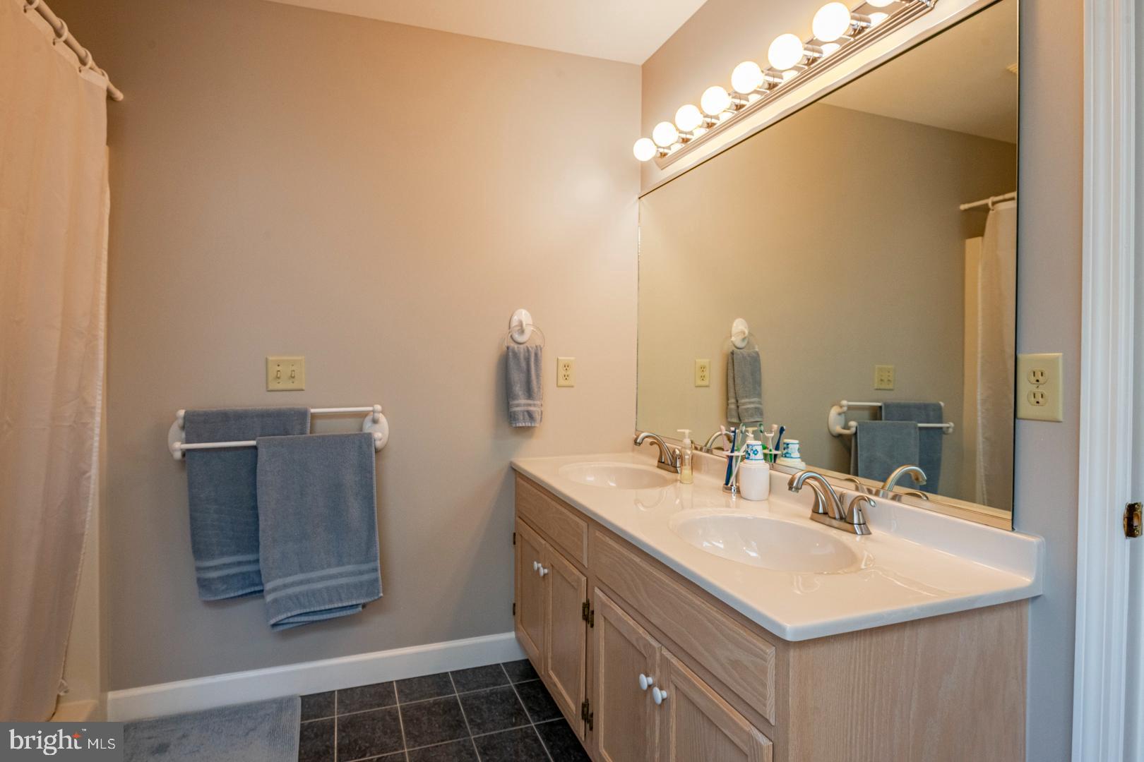 WOODS EDGE - Residential