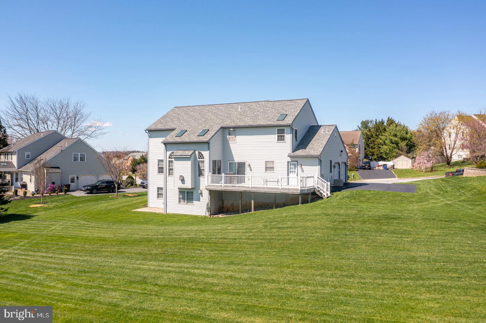 WOODS EDGE - Residential