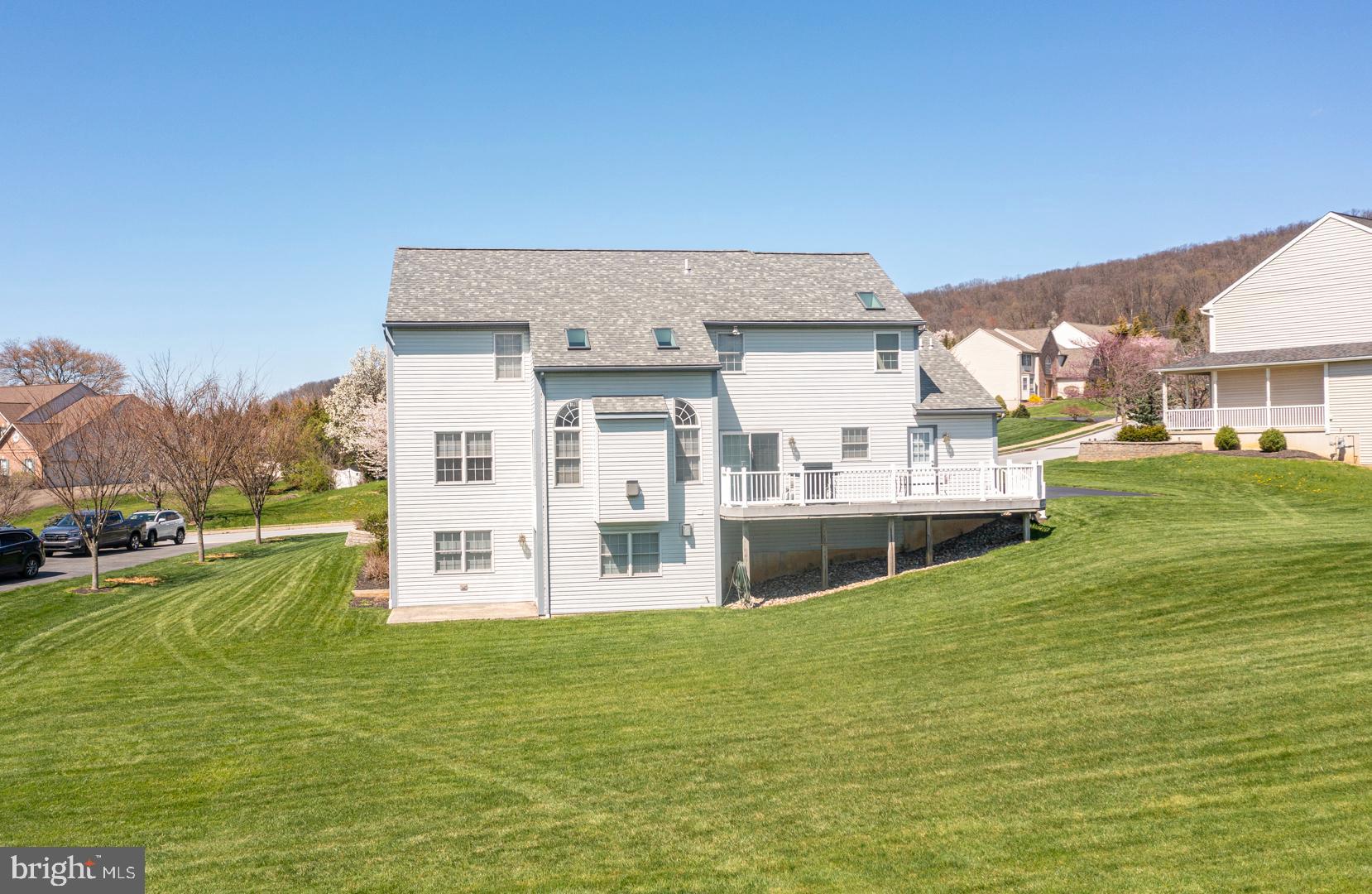 WOODS EDGE - Residential