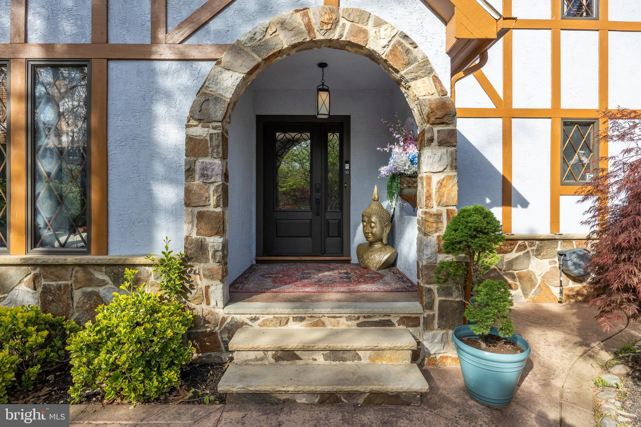 4 MEADOWBROOK DRIVE