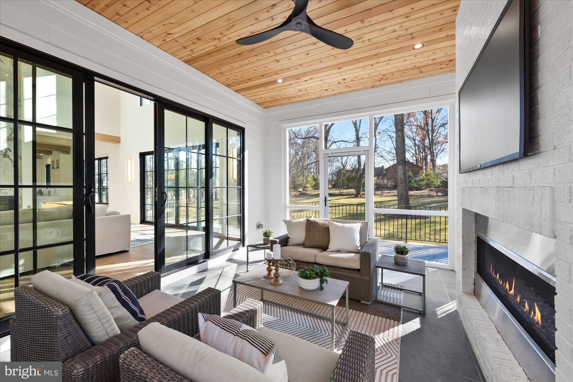 MURMURING PINES - Residential