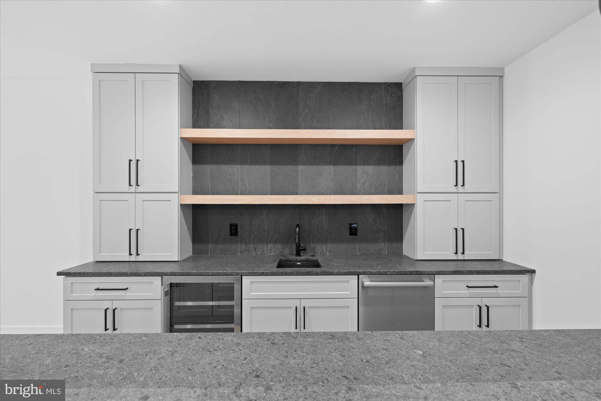 MURMURING PINES - Residential