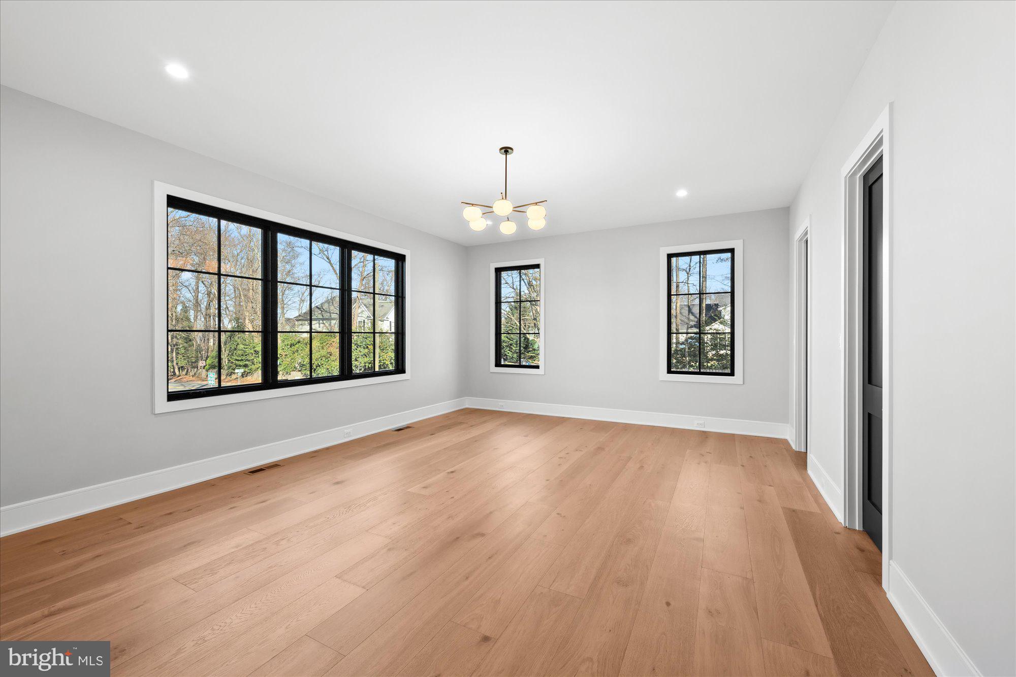 MURMURING PINES - Residential