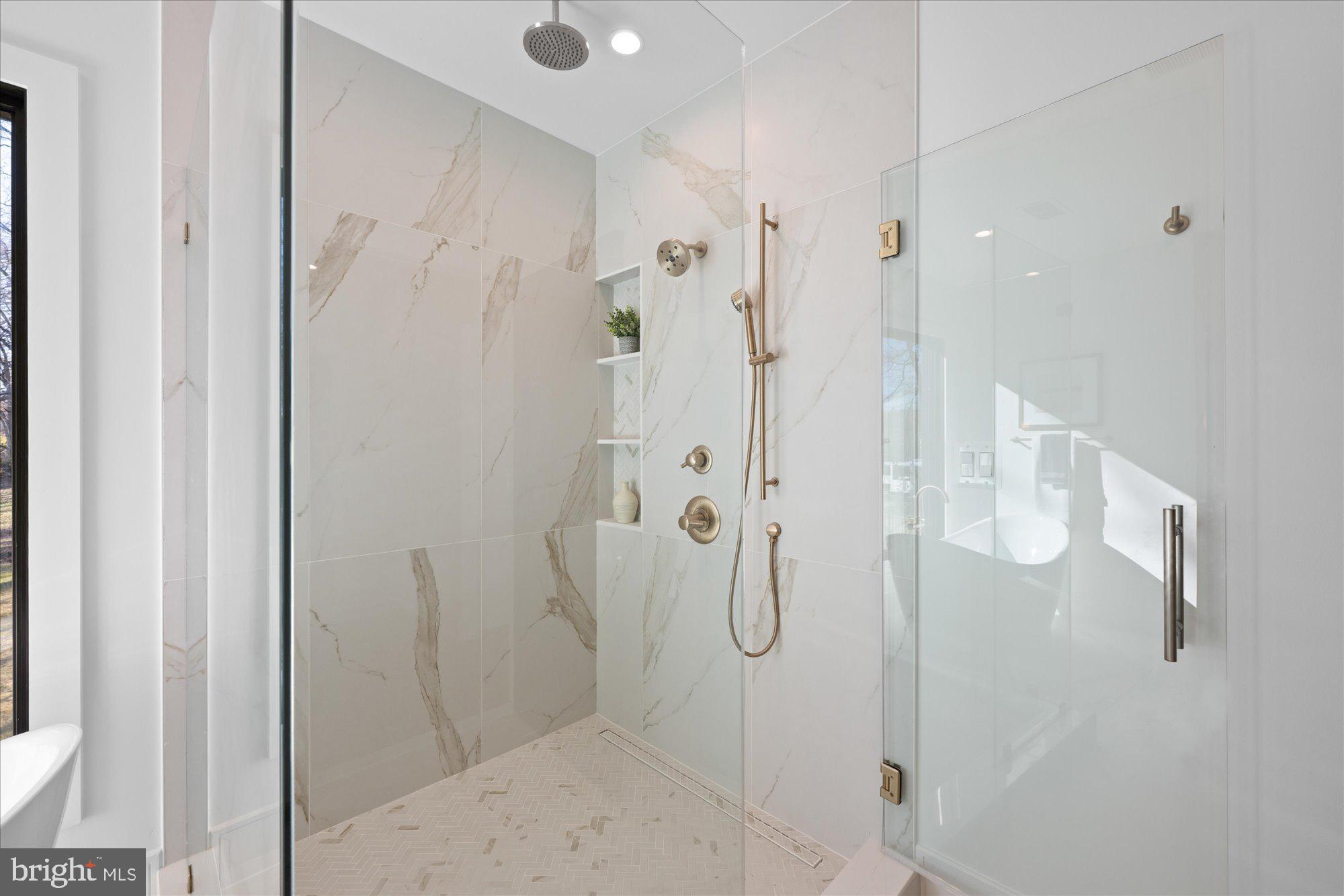 MURMURING PINES - Residential