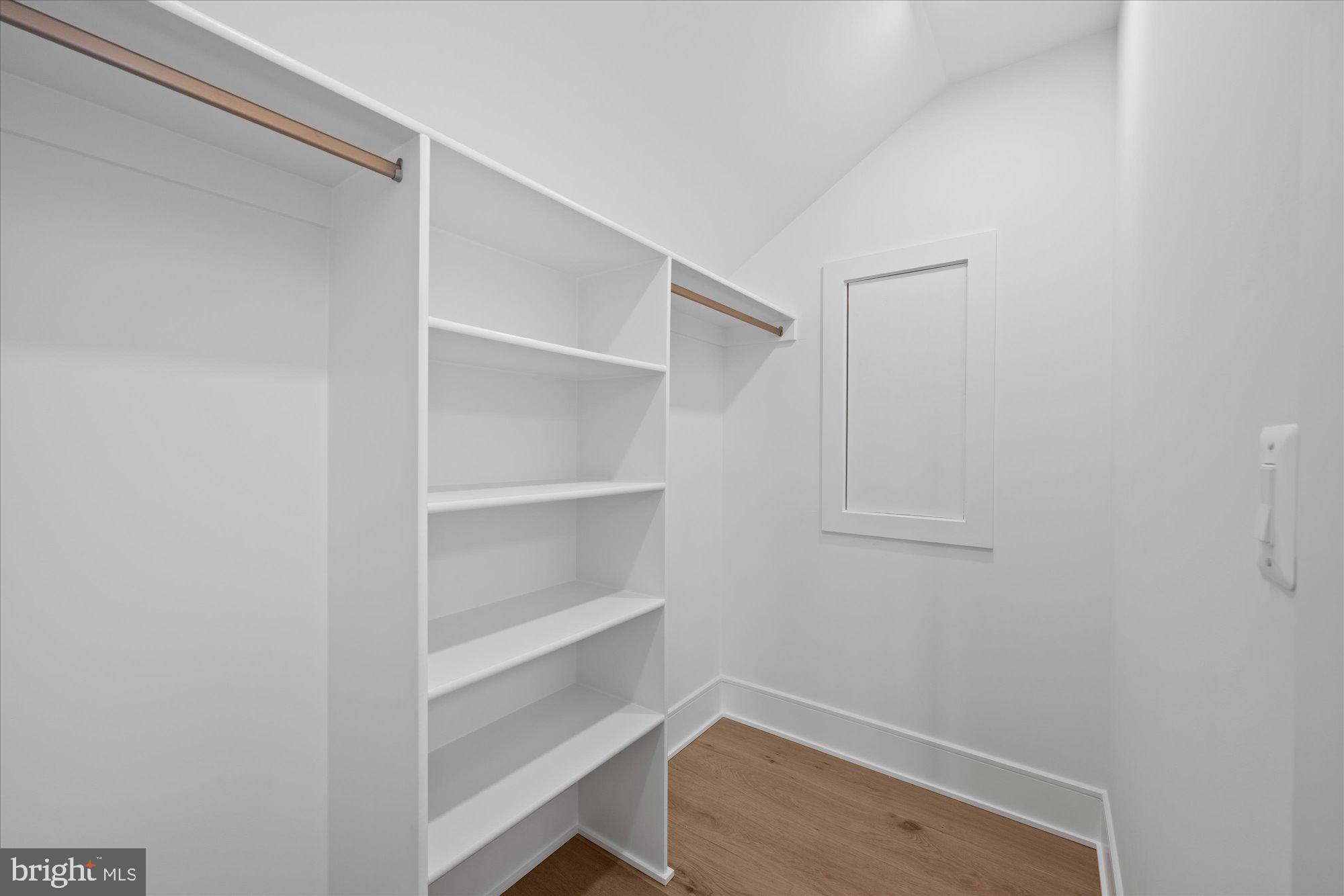 MURMURING PINES - Residential