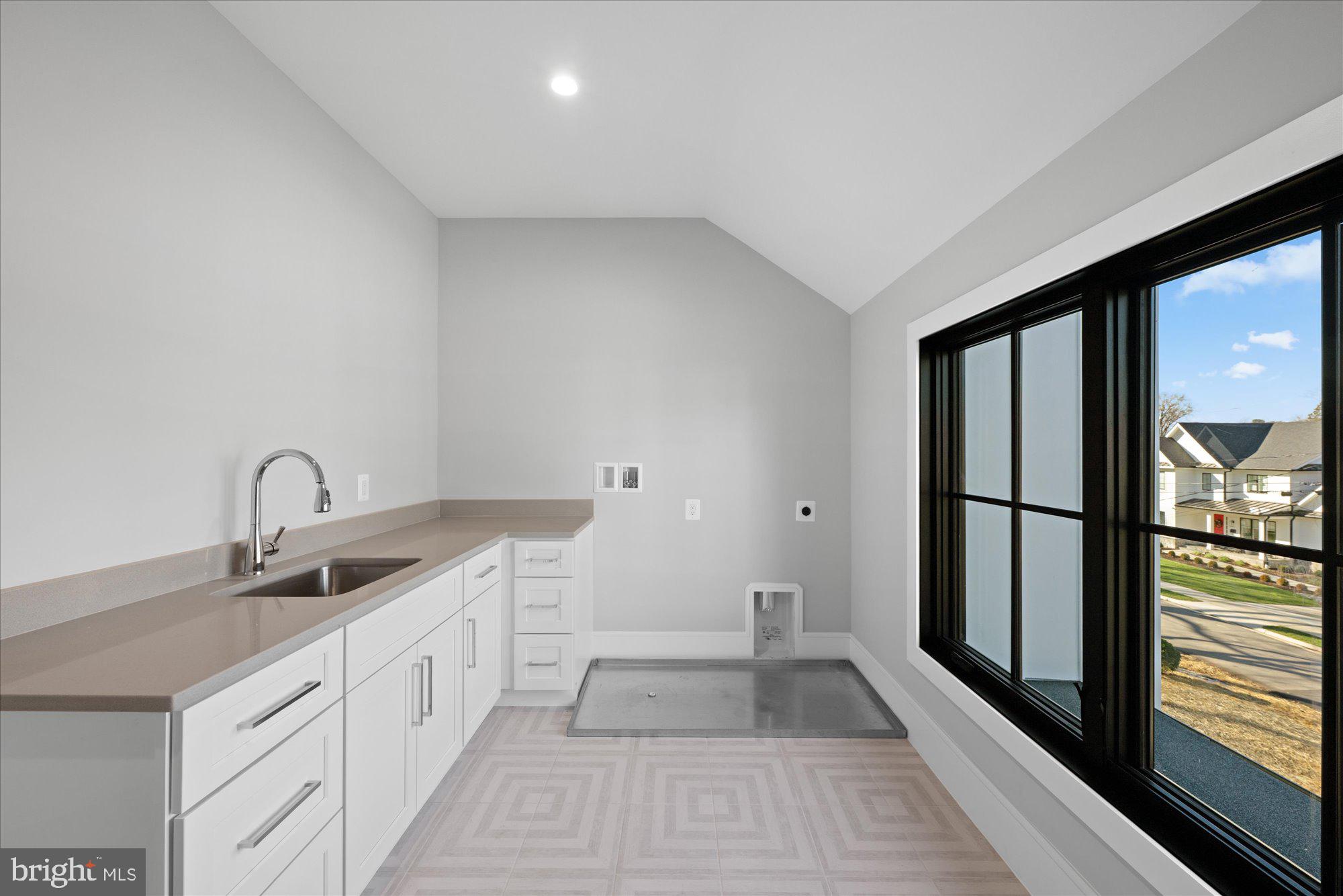 MURMURING PINES - Residential