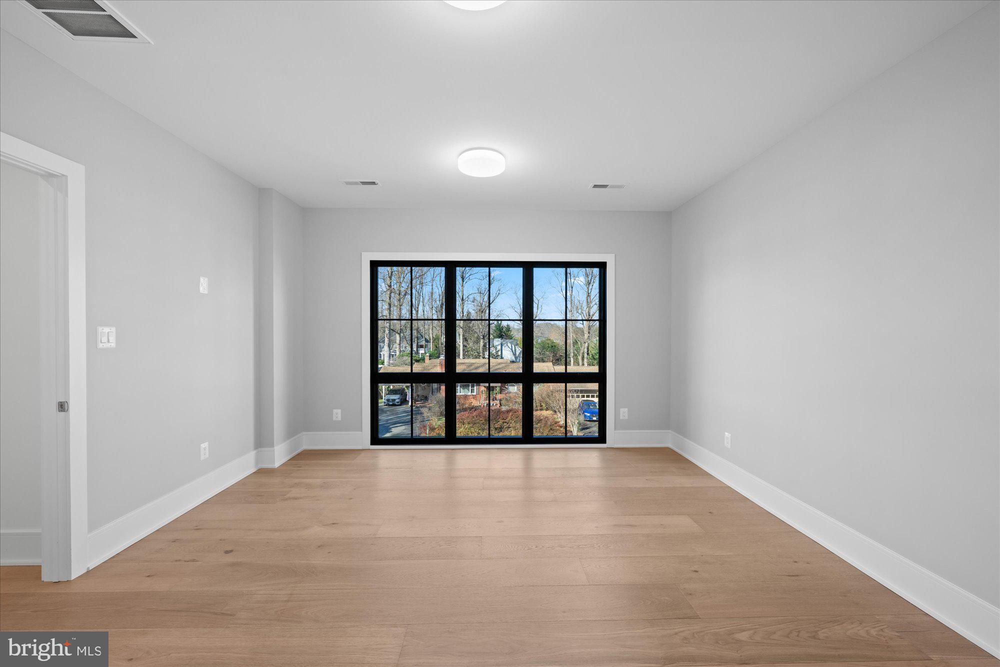 MURMURING PINES - Residential