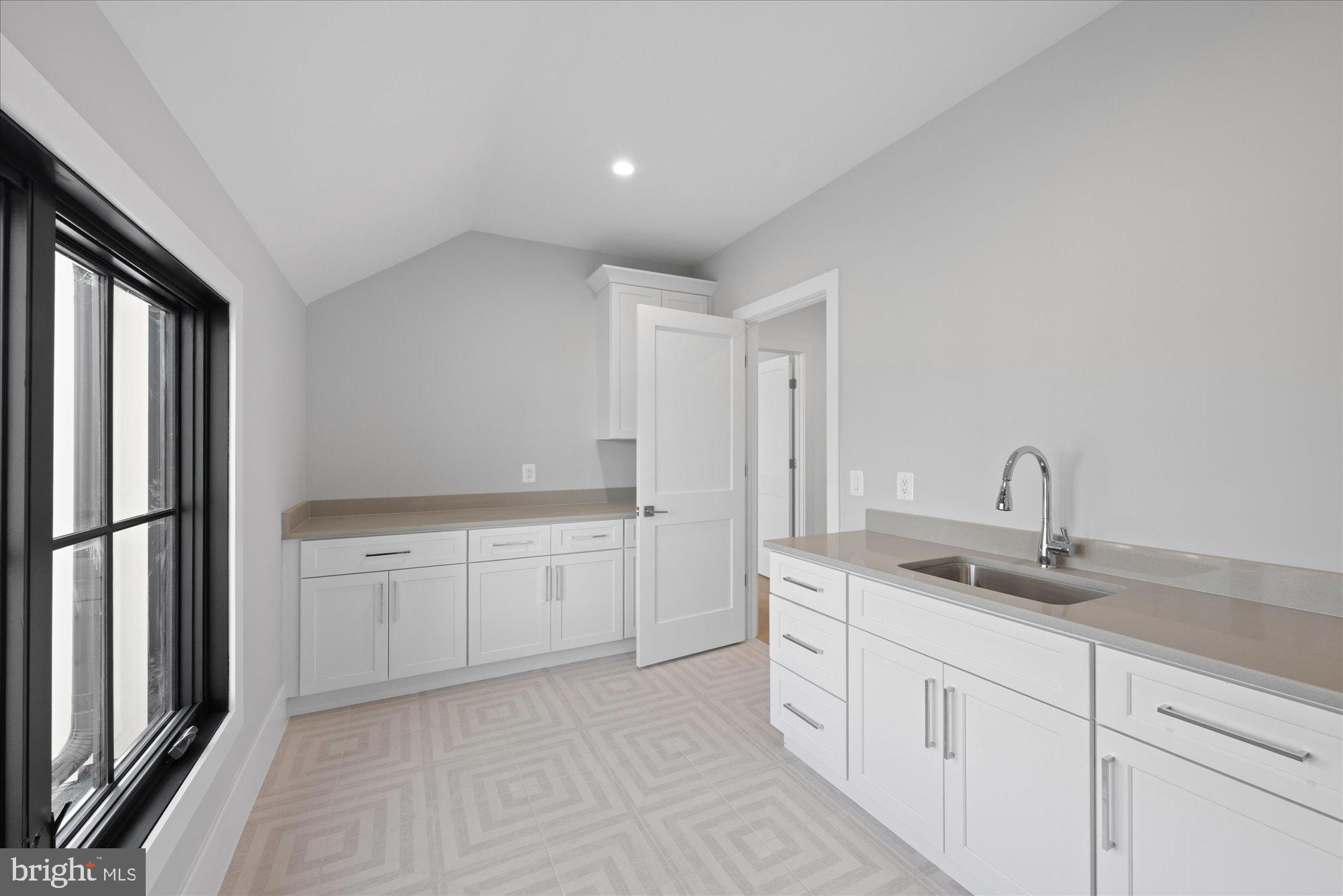 MURMURING PINES - Residential