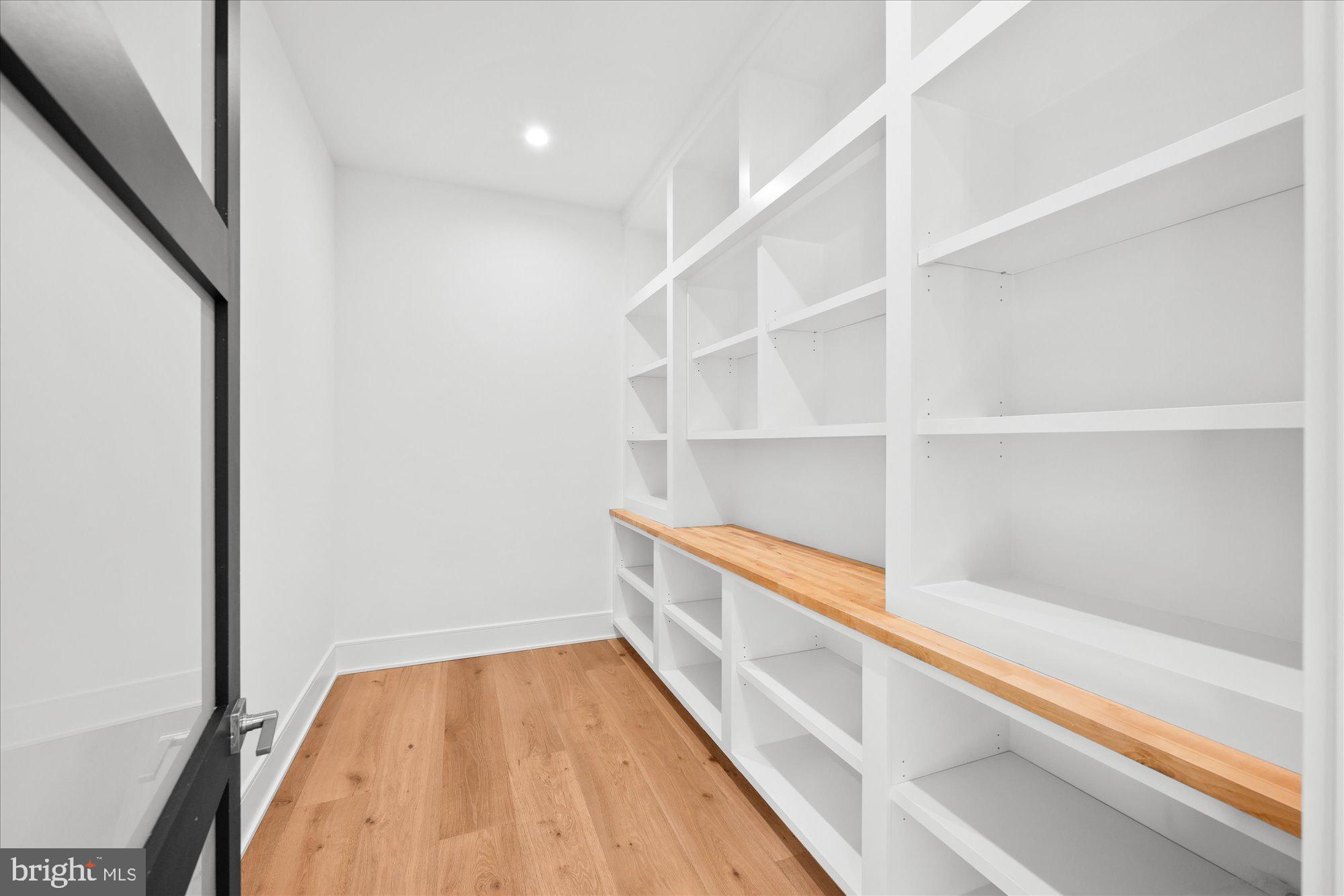 MURMURING PINES - Residential