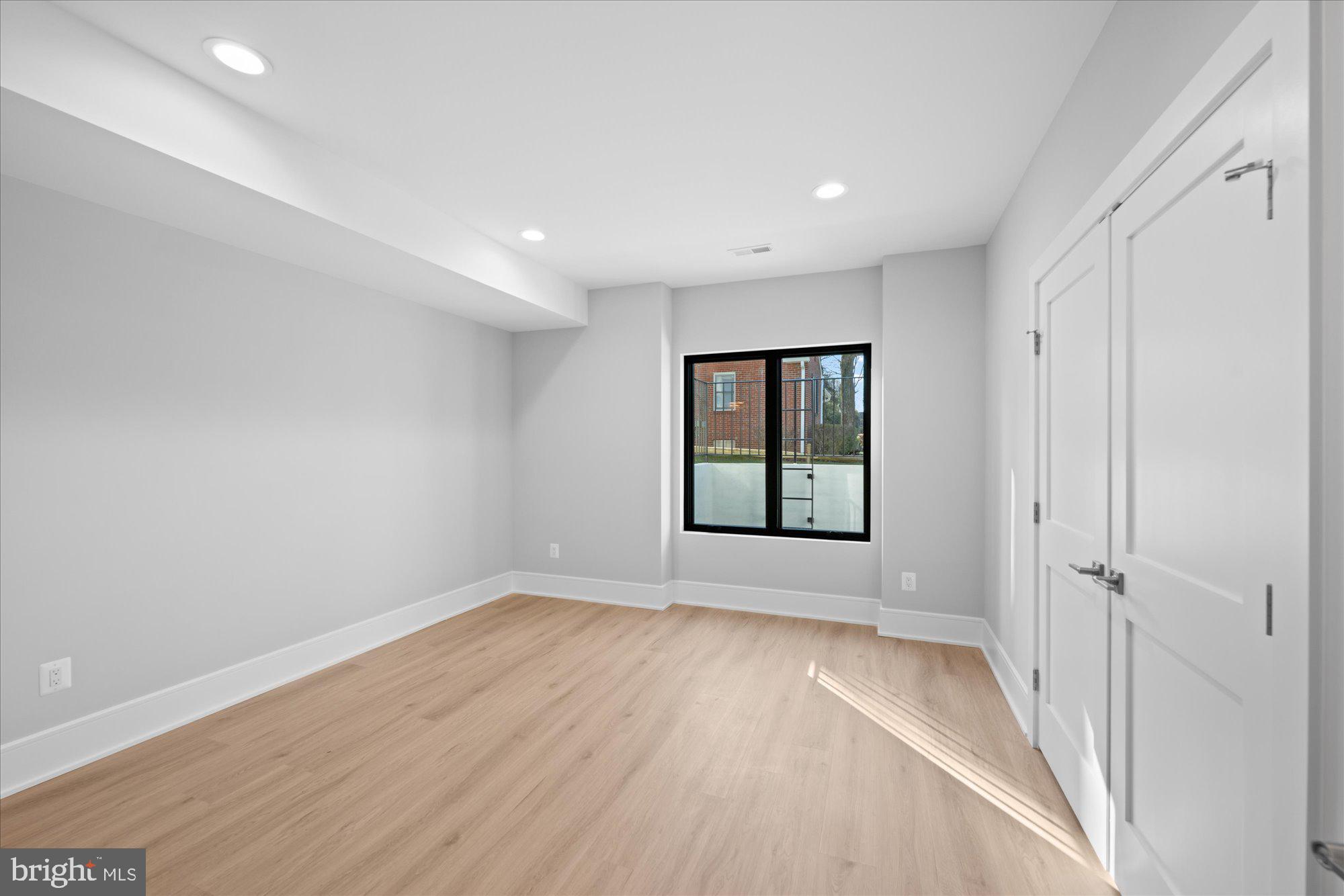 MURMURING PINES - Residential