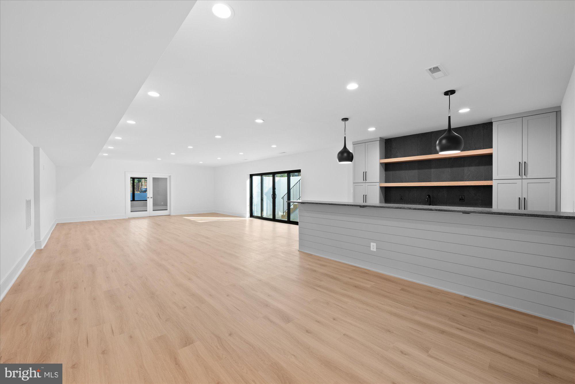 MURMURING PINES - Residential