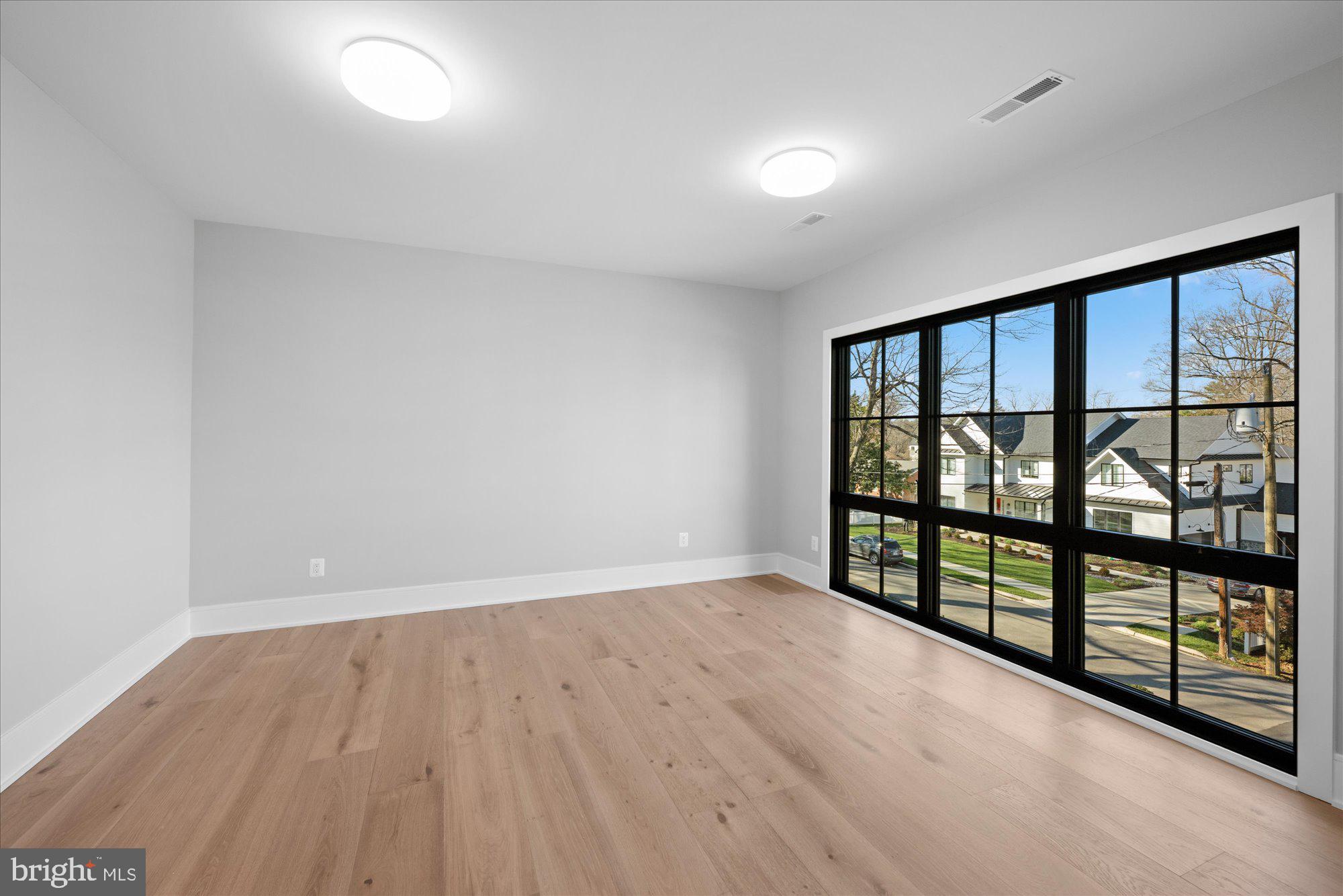 MURMURING PINES - Residential