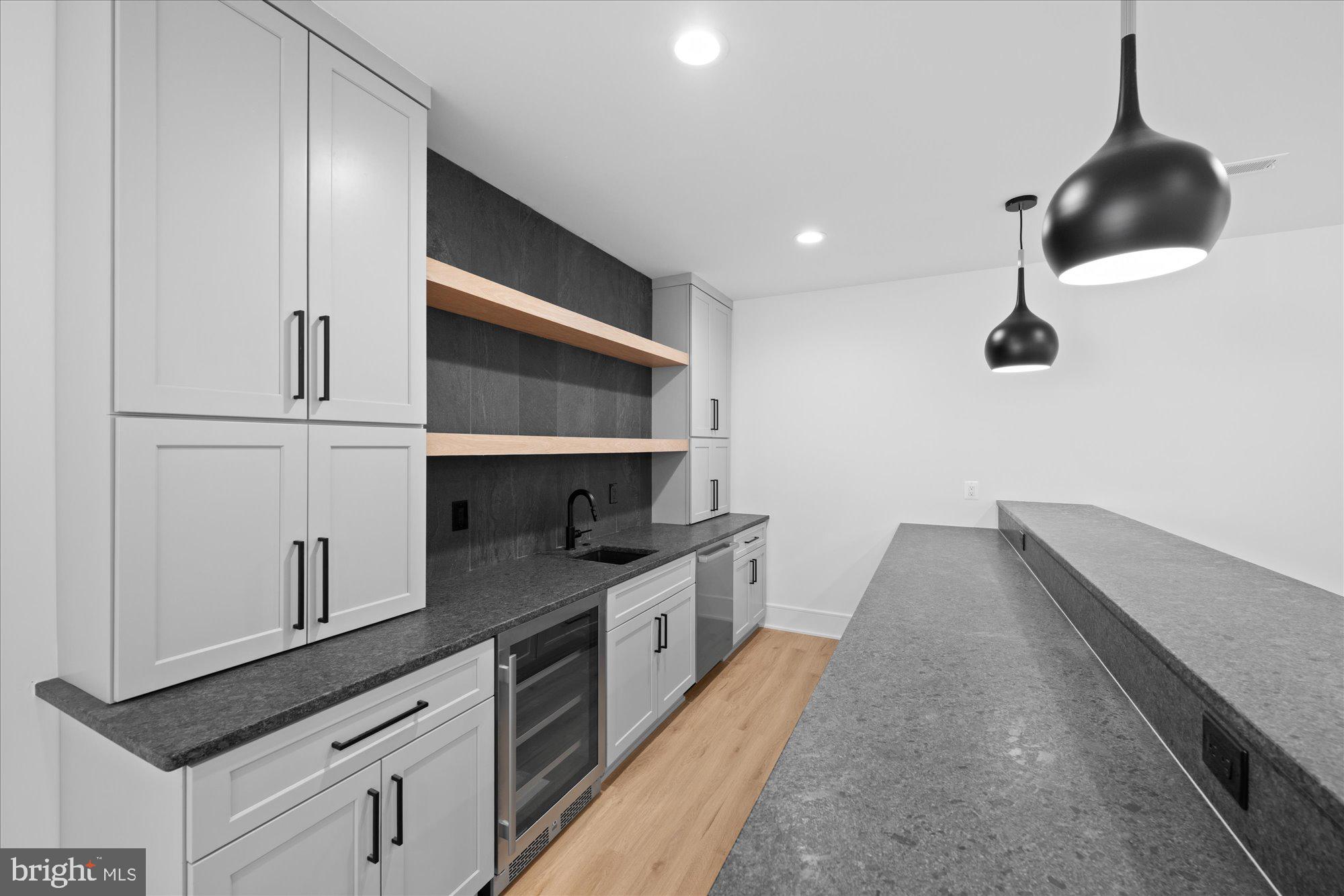 MURMURING PINES - Residential