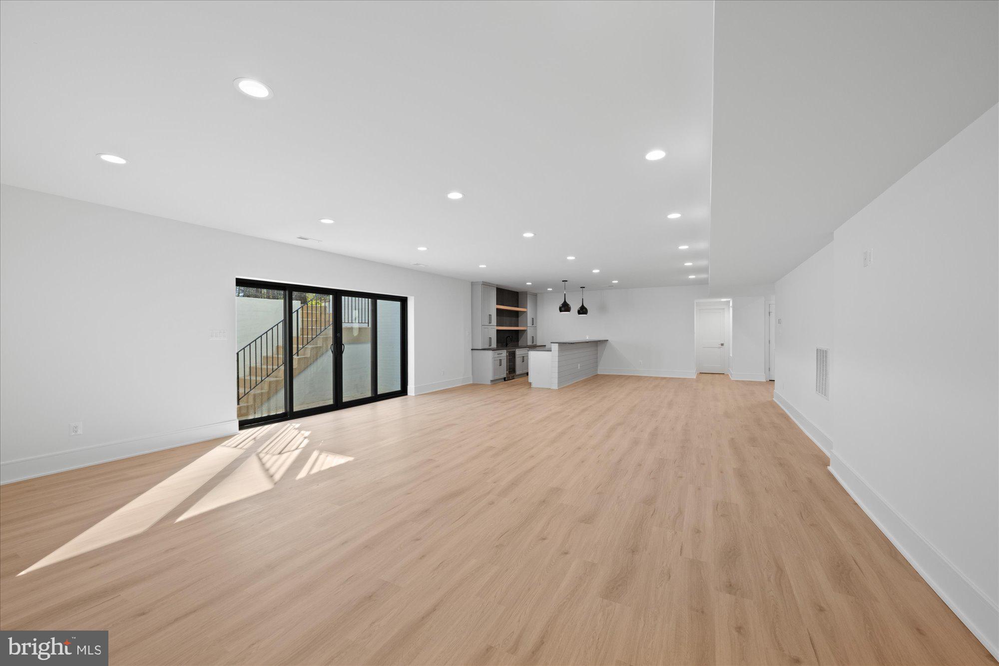 MURMURING PINES - Residential