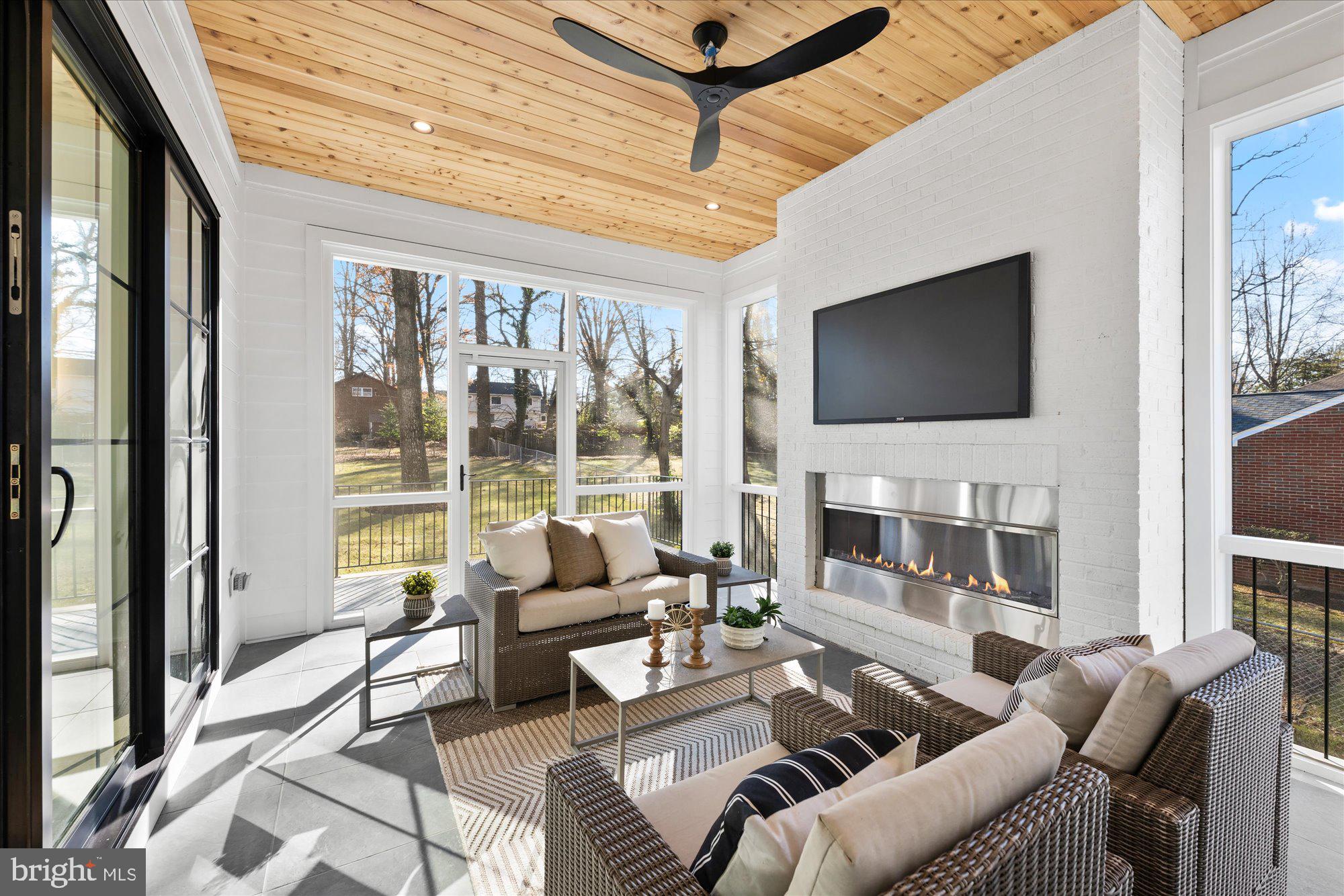 MURMURING PINES - Residential