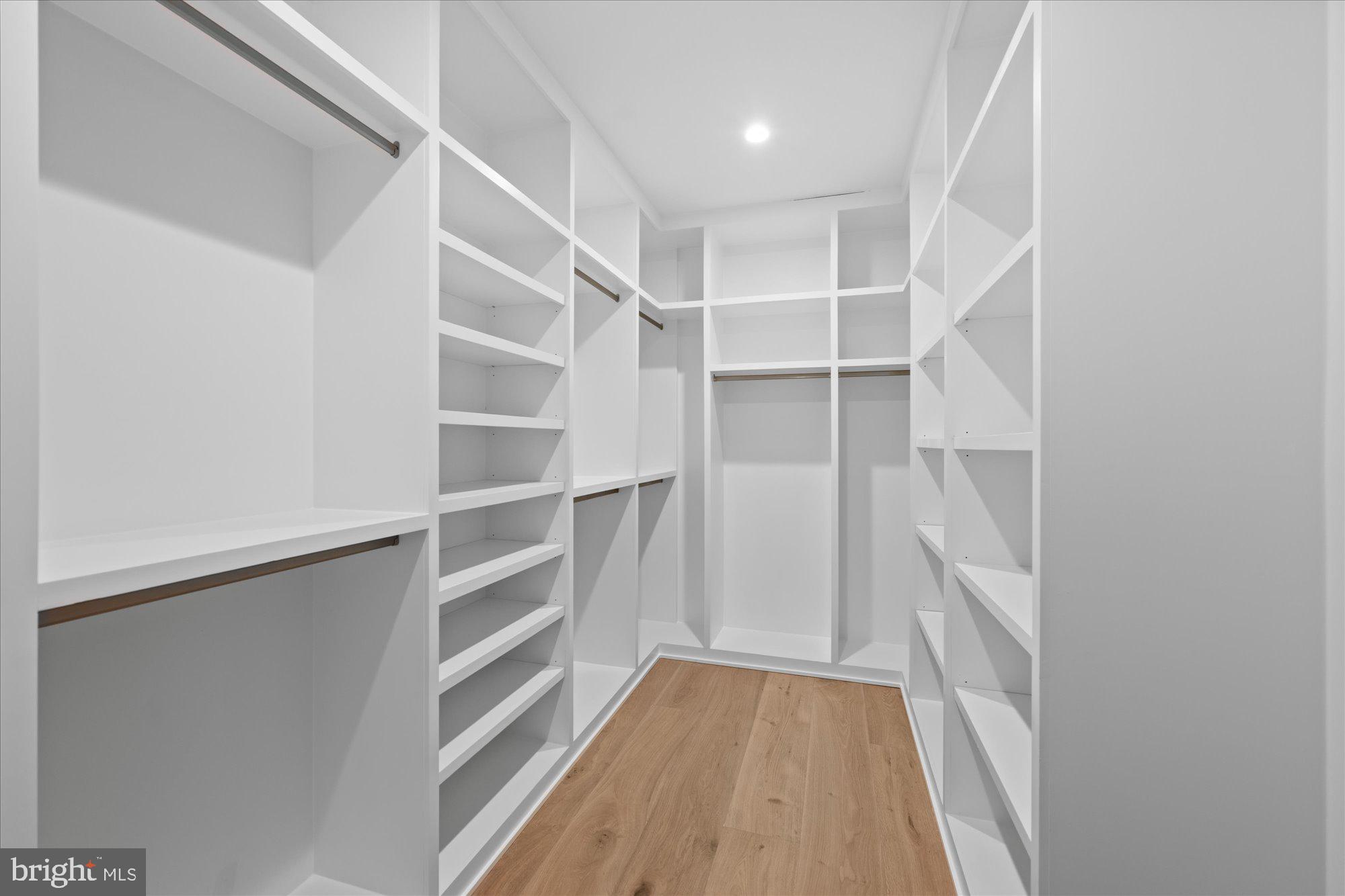 MURMURING PINES - Residential