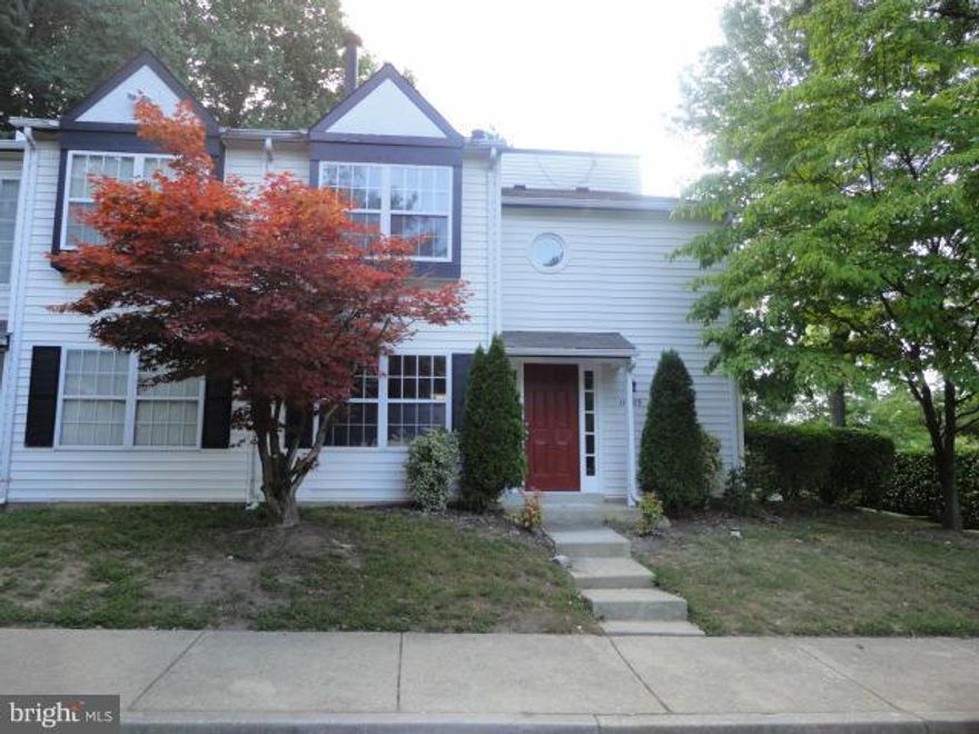 BUY THIS WITH NO MONEY DOWN, CALL SECOND SHOWING CONTACT FOR MORE INFO.     Beautifully renovated townhome.  Home boast a gourmet kitchen w/42" cab, granite, SS appliances; baths with custom tile and quartz vanities; two story foyer; FP; recessed lighting and more