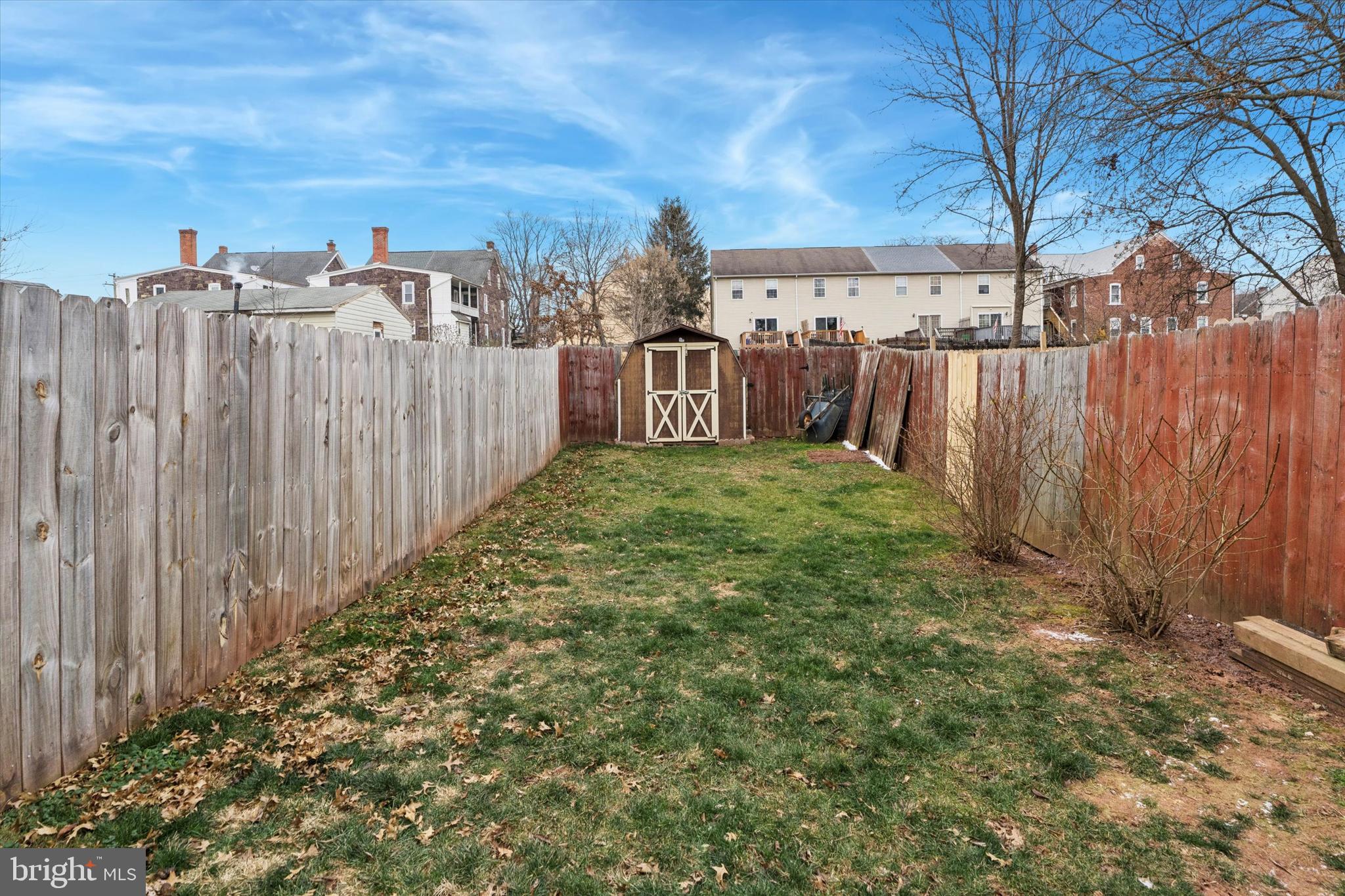 COLONIAL VIL - Residential