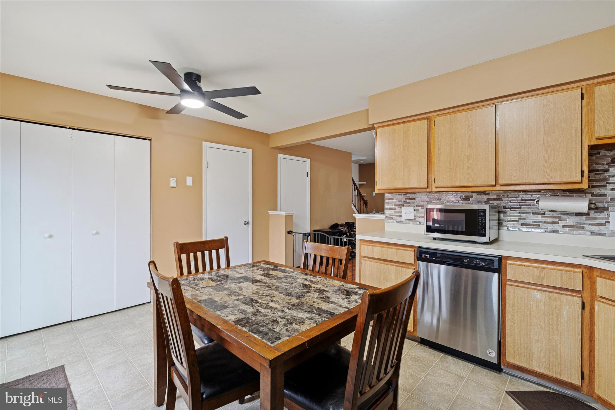 COLONIAL VIL - Residential