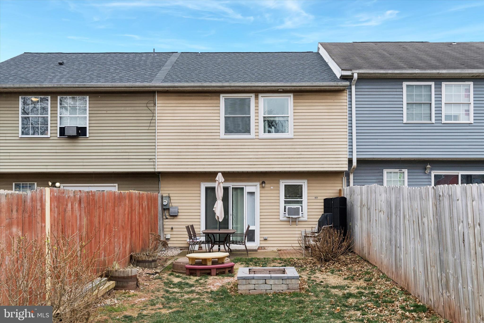 COLONIAL VIL - Residential