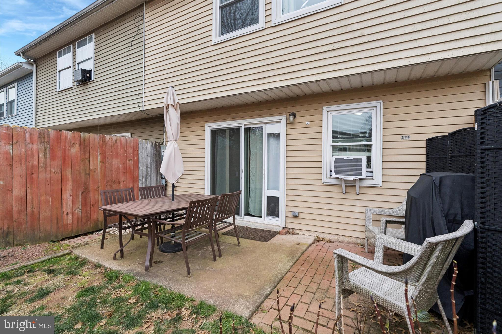 COLONIAL VIL - Residential