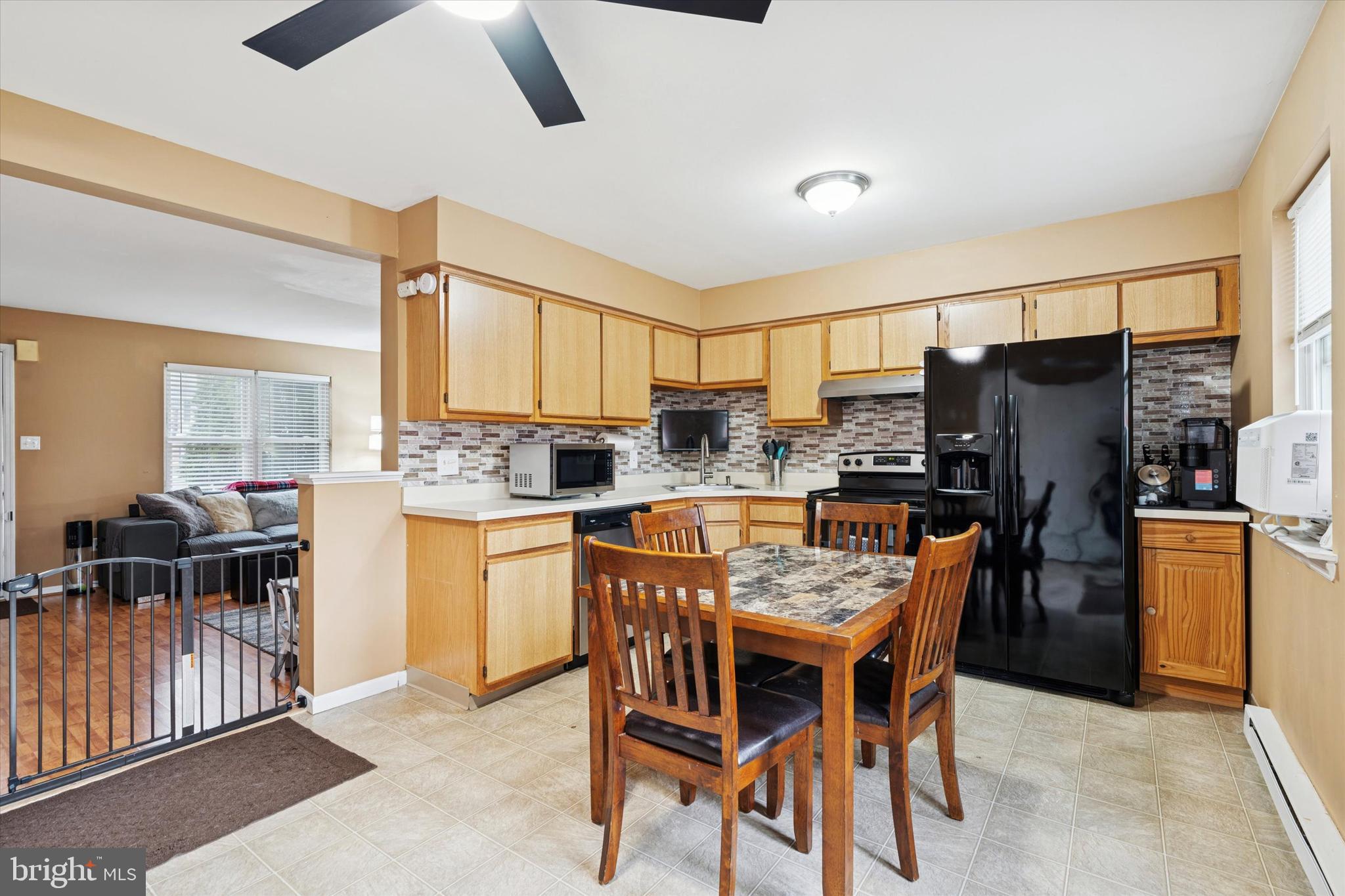 COLONIAL VIL - Residential