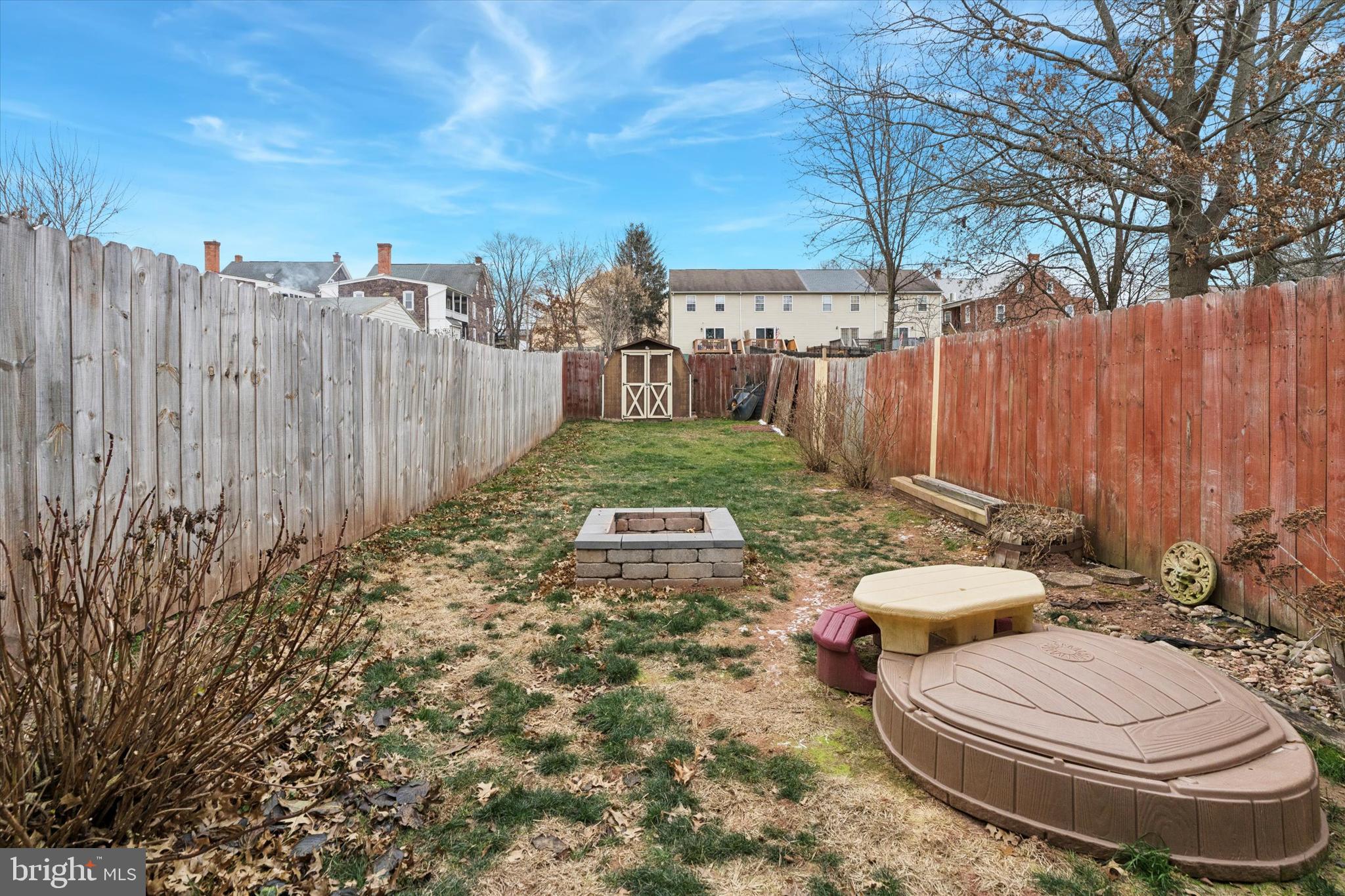 COLONIAL VIL - Residential