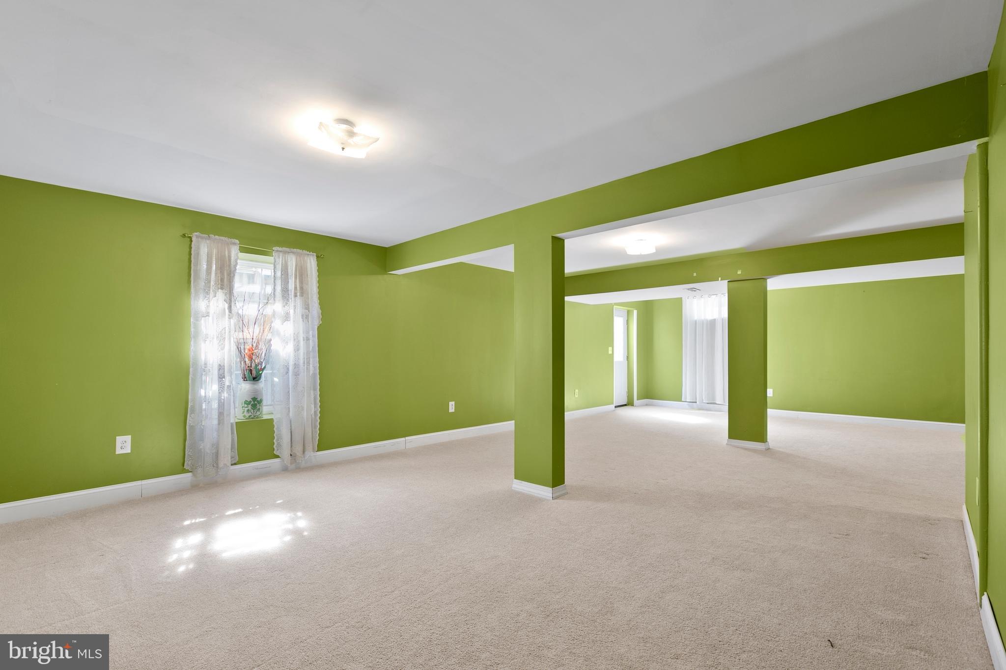 WESTBURY - Residential