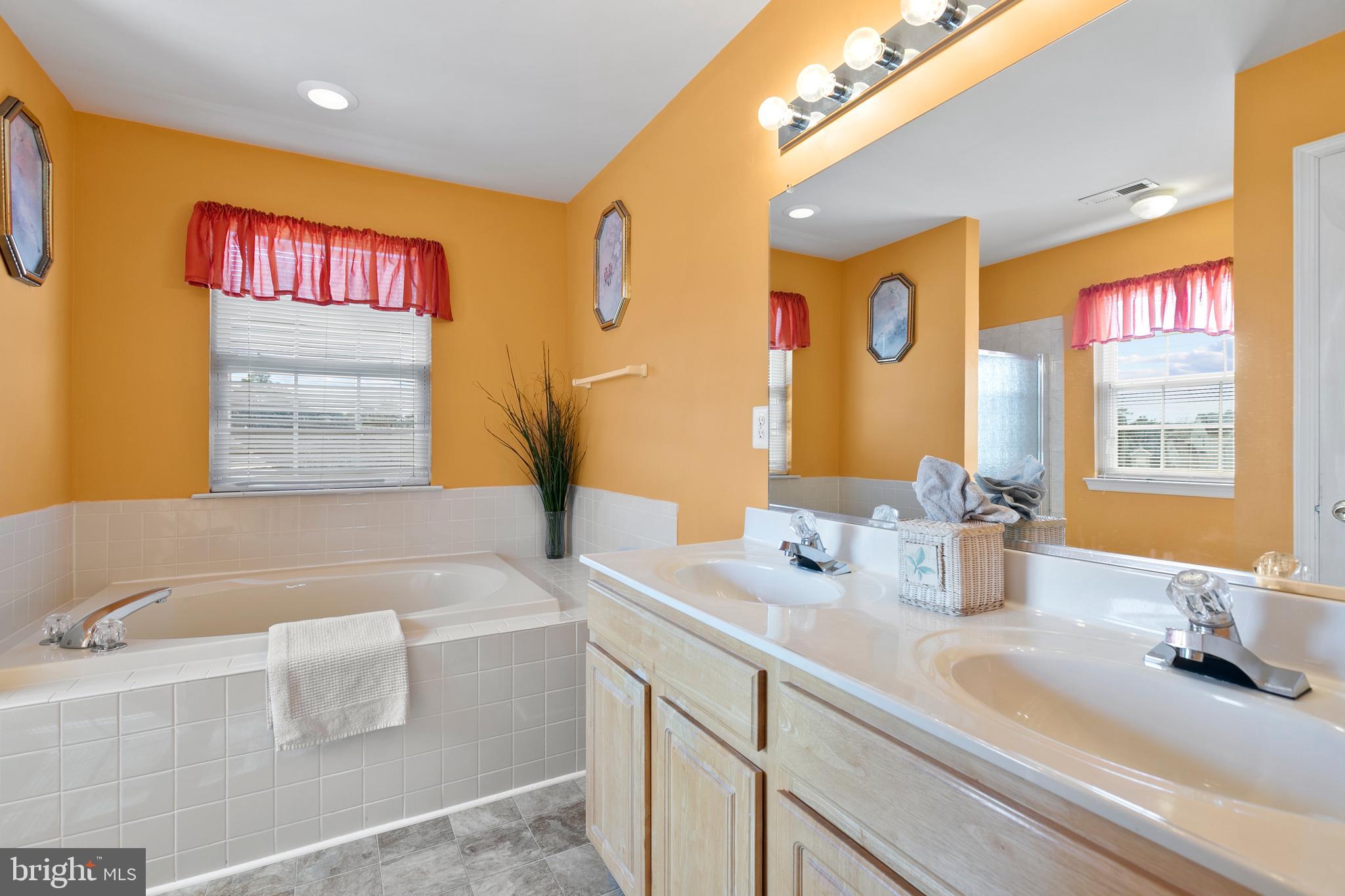 WESTBURY - Residential