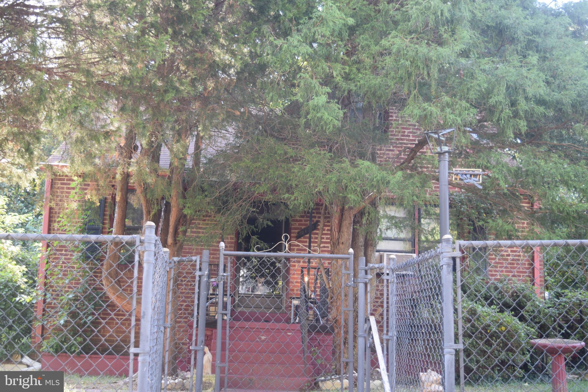 INVESTOR ALERT!!! This 4 bedroom 1 & 1/2 Bath cape code waiting for your vision.