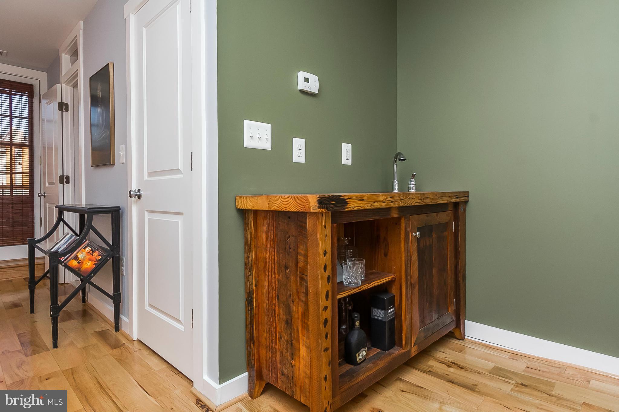 LOCUST POINT - Residential