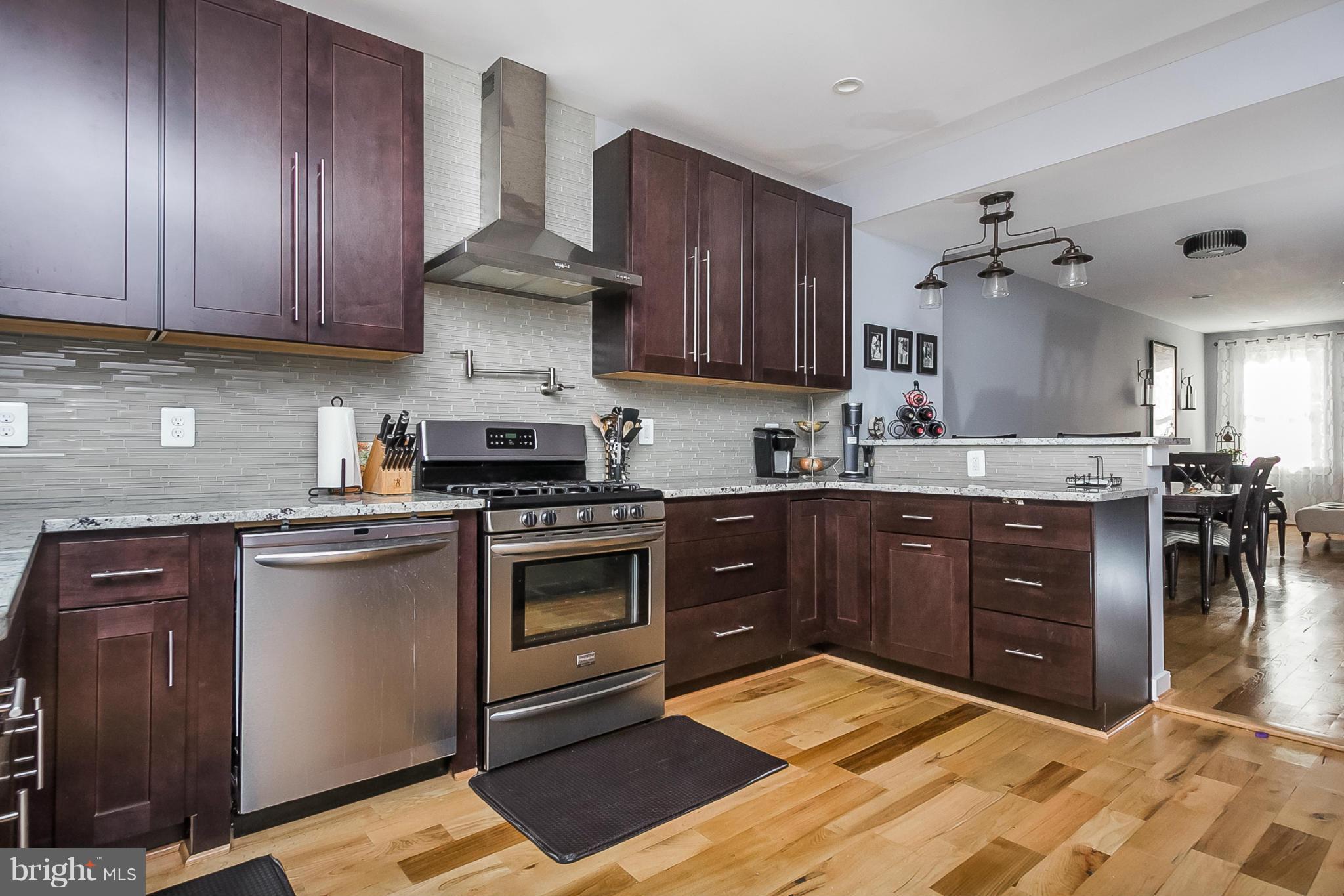 LOCUST POINT - Residential