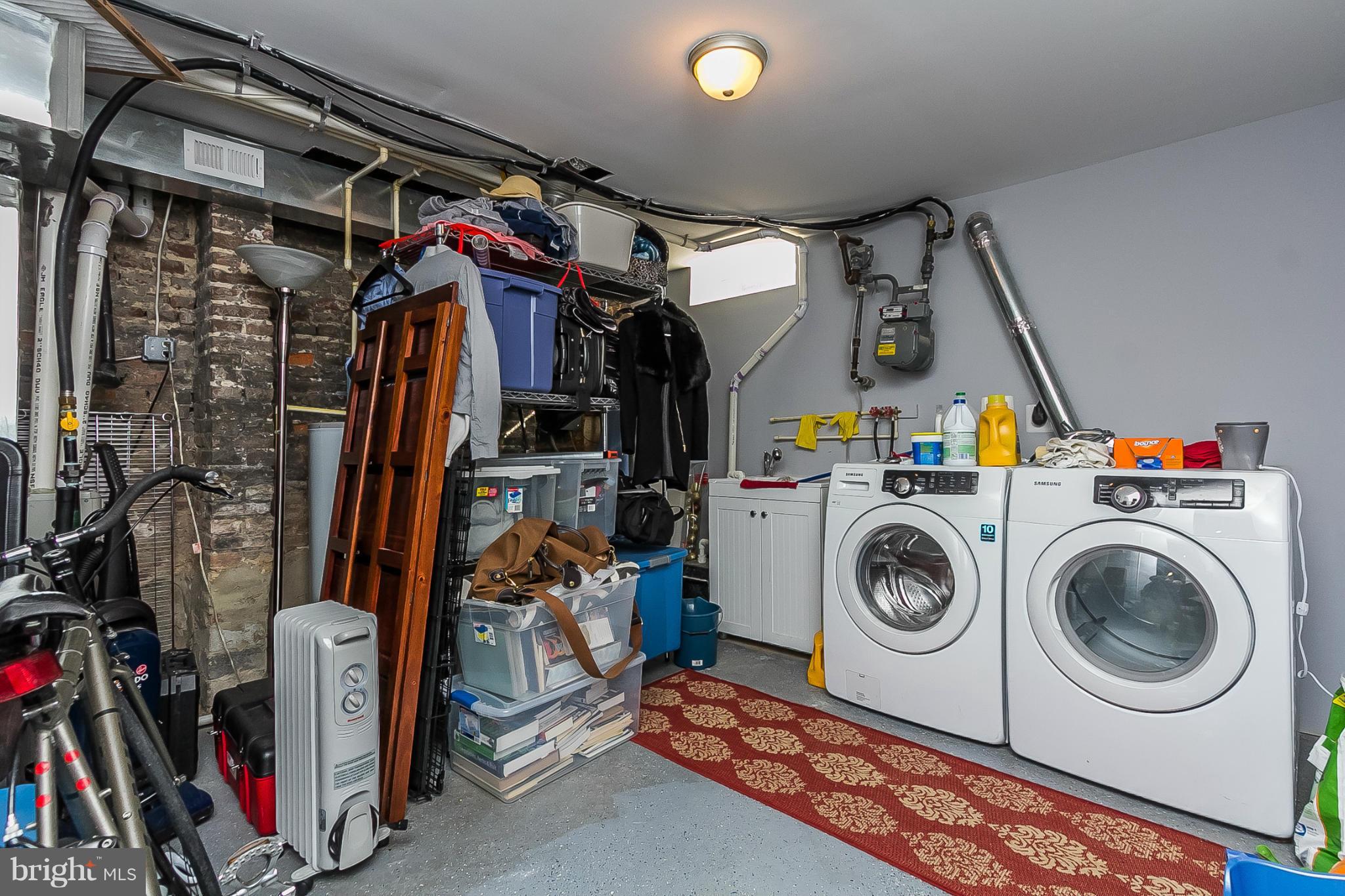 LOCUST POINT - Residential