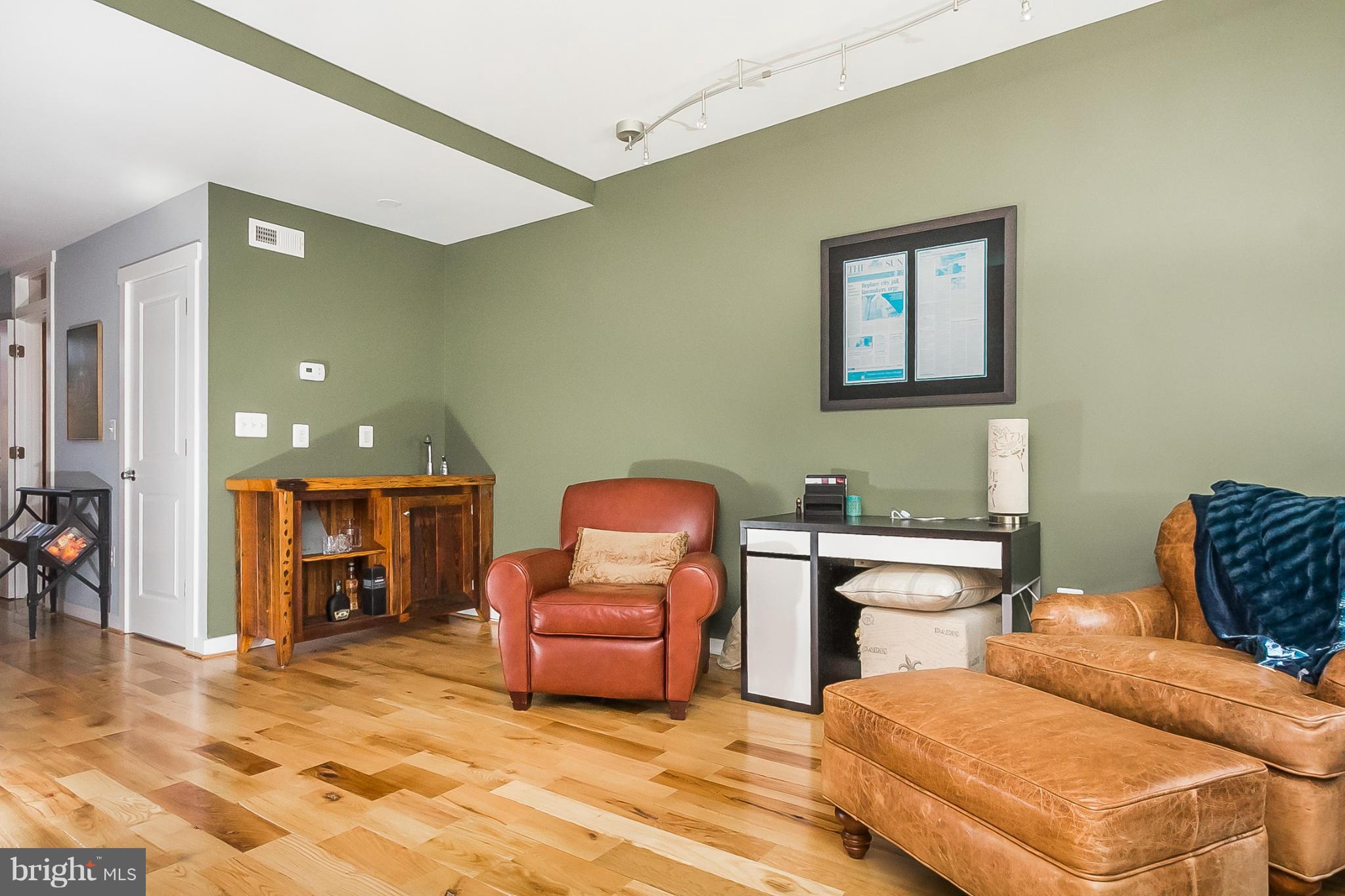 LOCUST POINT - Residential