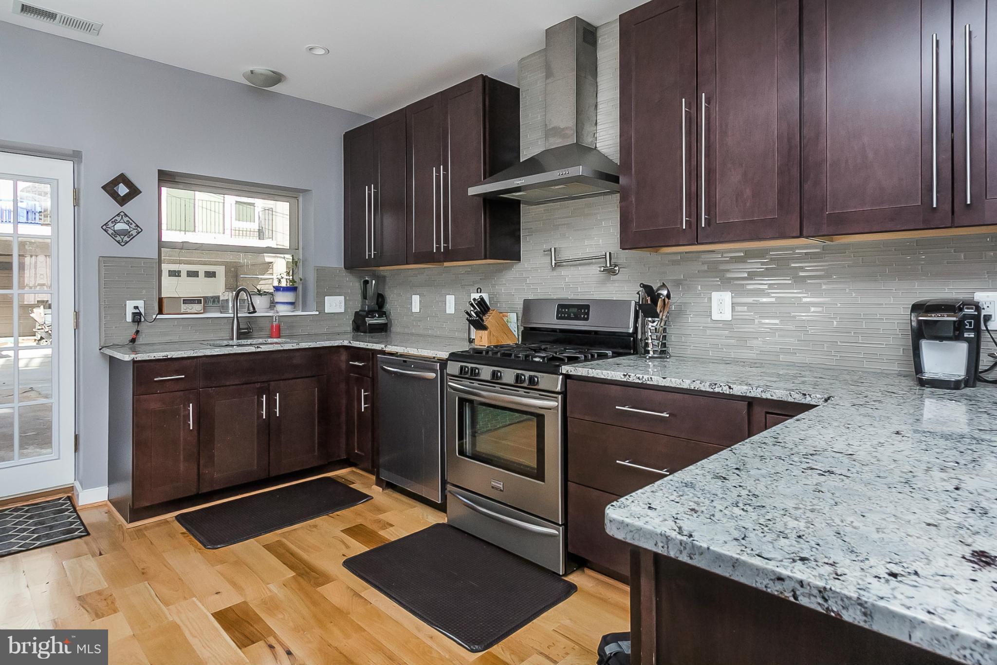 LOCUST POINT - Residential