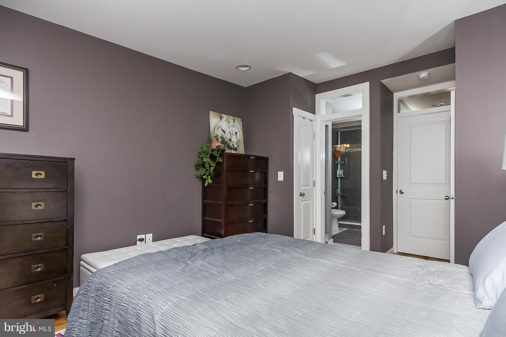 LOCUST POINT - Residential