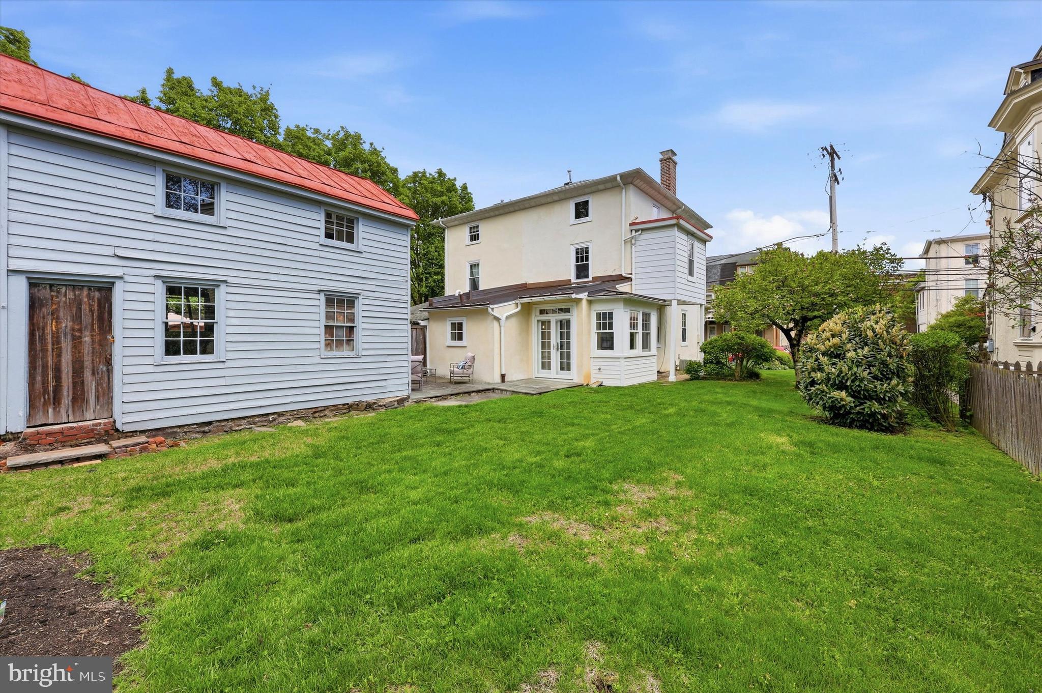 CHESTNUT HILL - Residential
