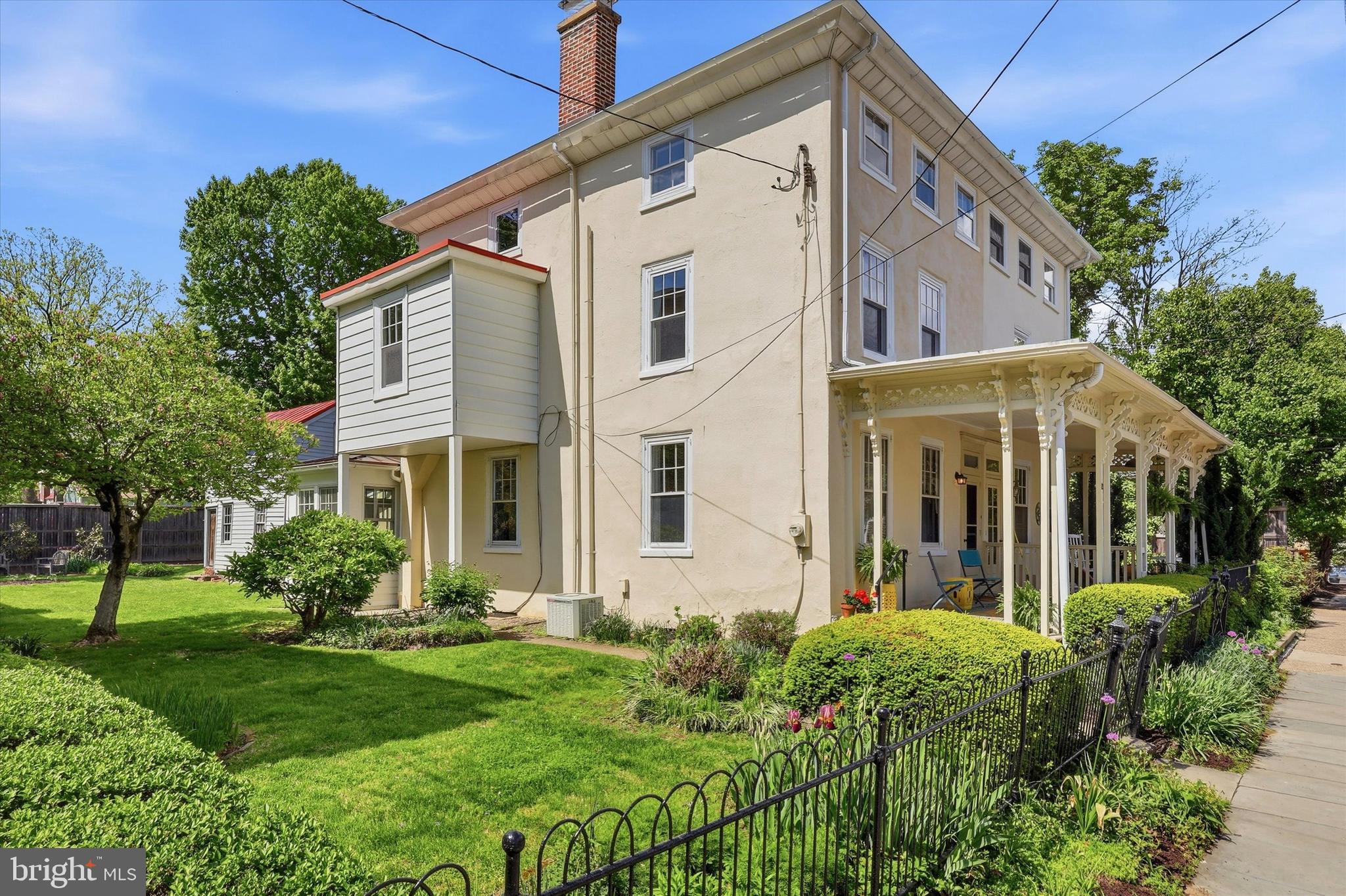 CHESTNUT HILL - Residential
